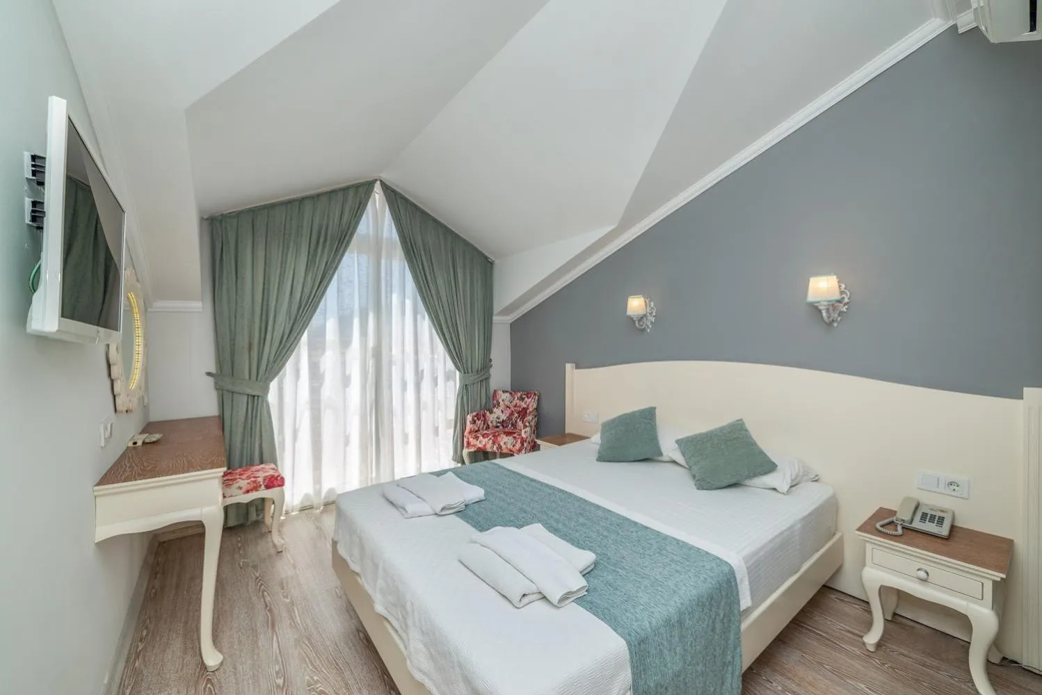 Bed in Majestic Hotel