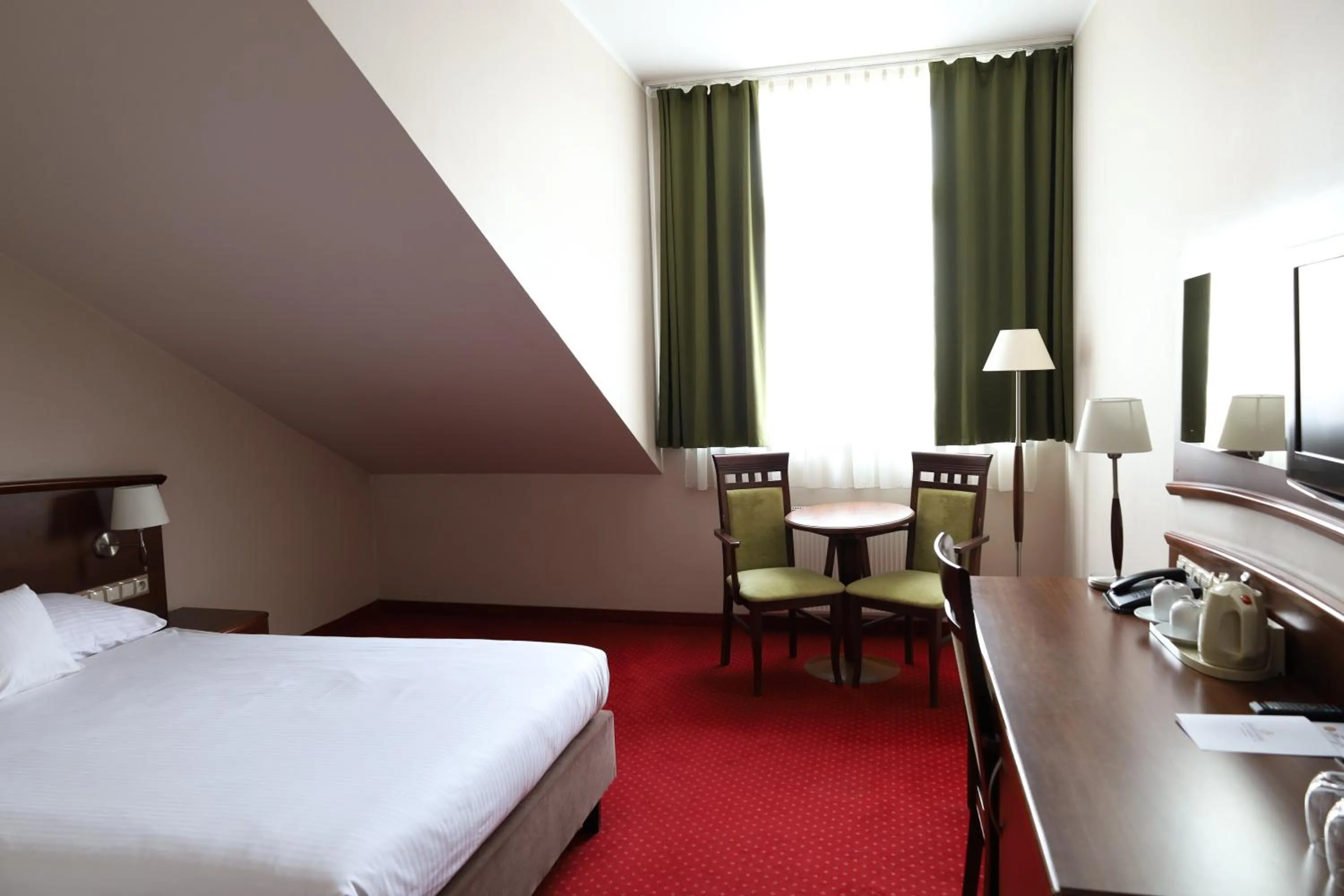 Other, Bed in Grand Royal Hotel