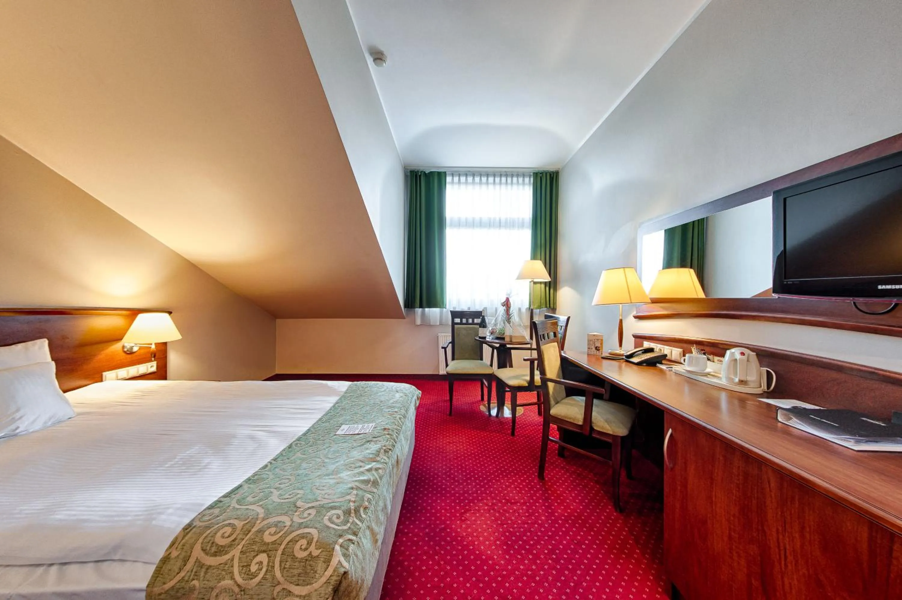 Other, Bed in Grand Royal Hotel