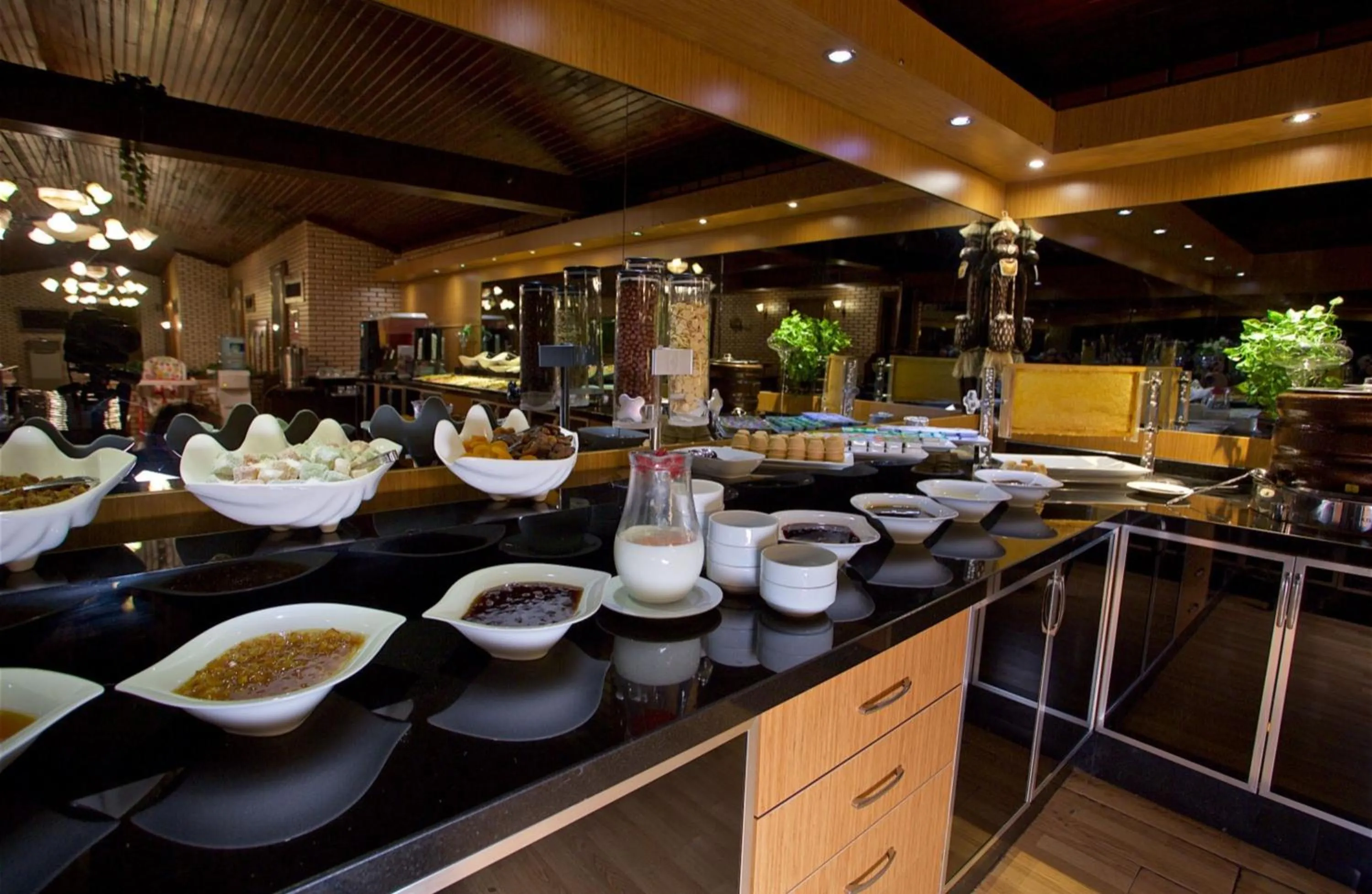 Restaurant/places to eat in Sed Bosphorus Hotel