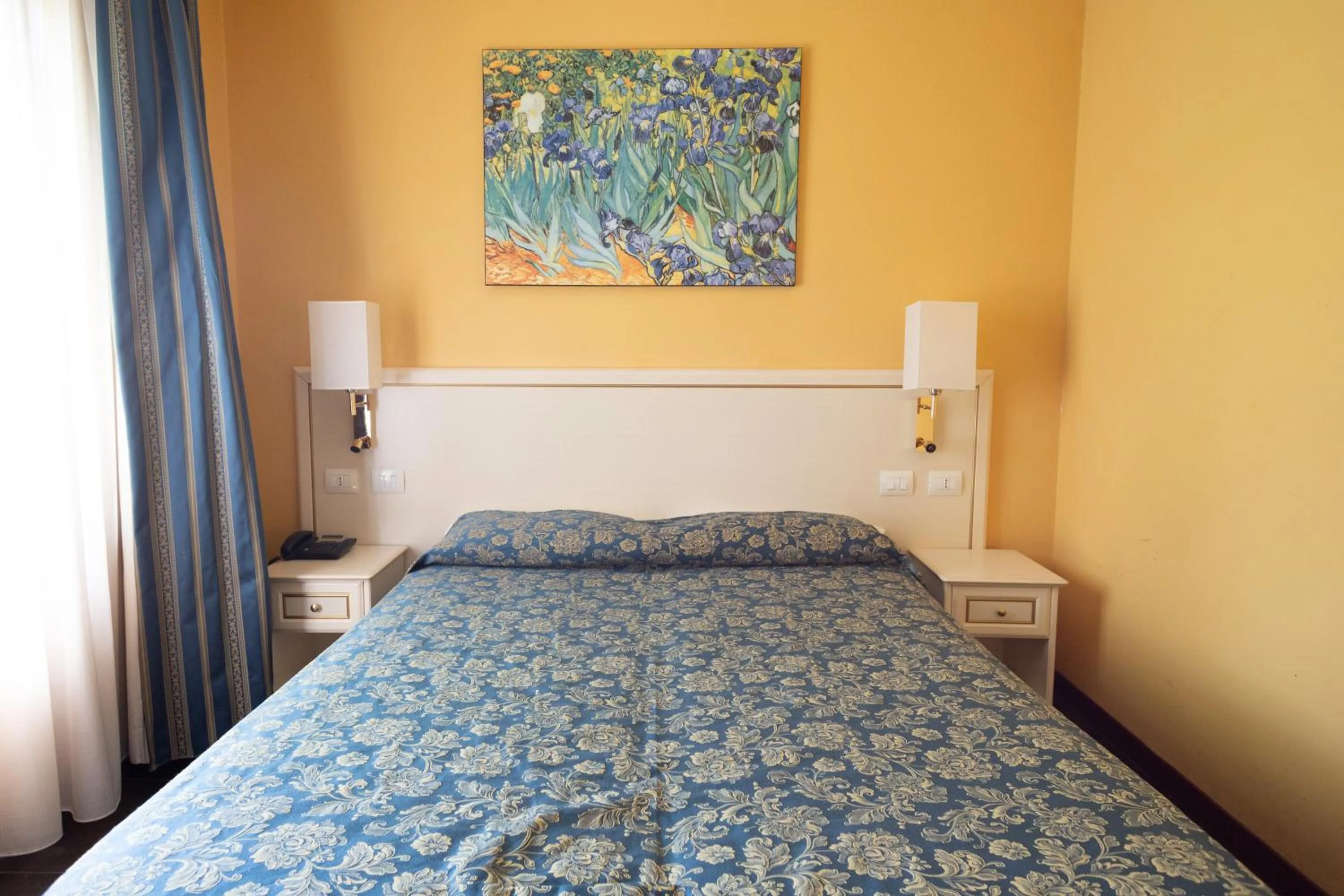 Bed in Cervara Park Hotel