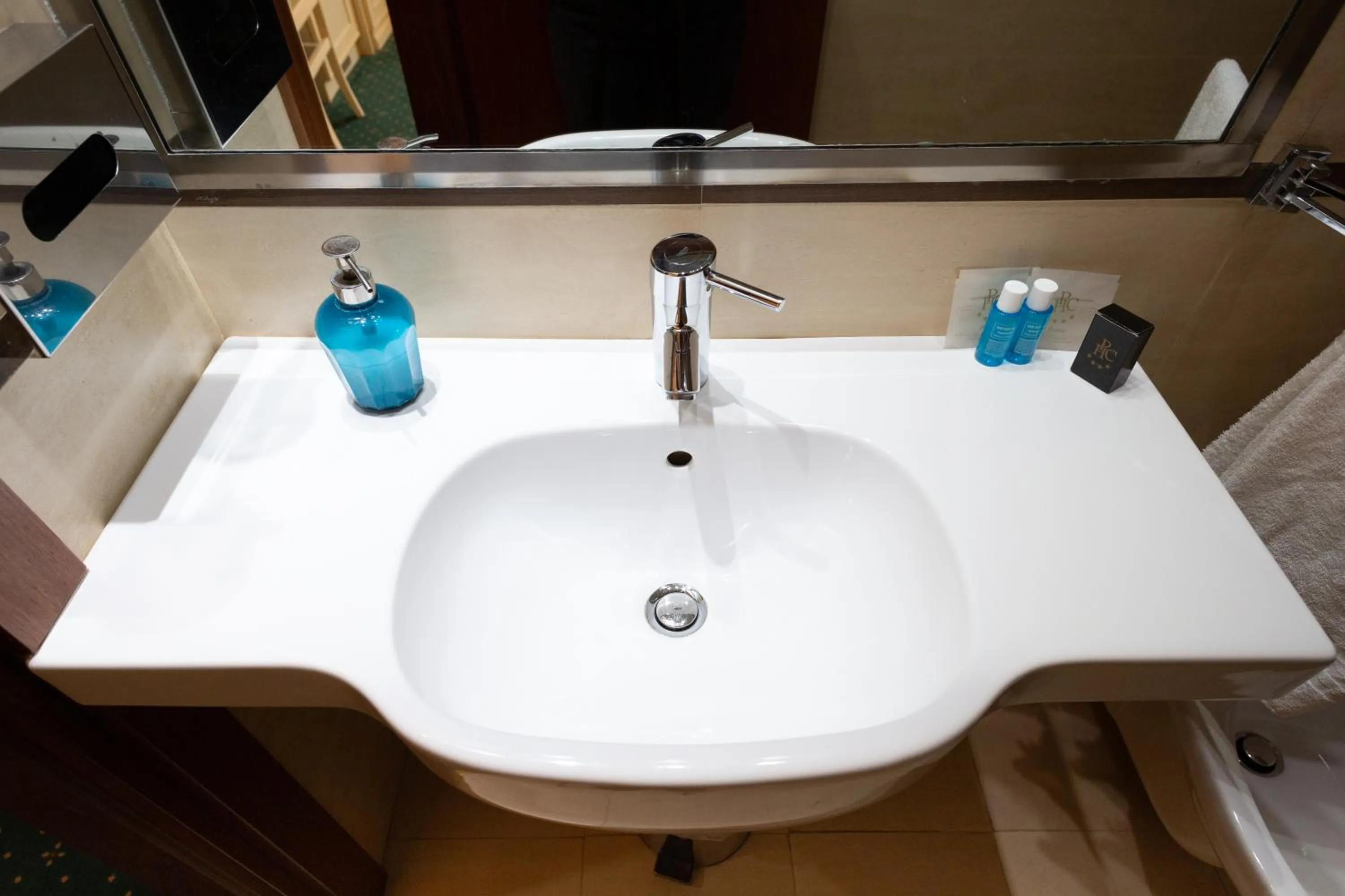 Bathroom in Cervara Park Hotel