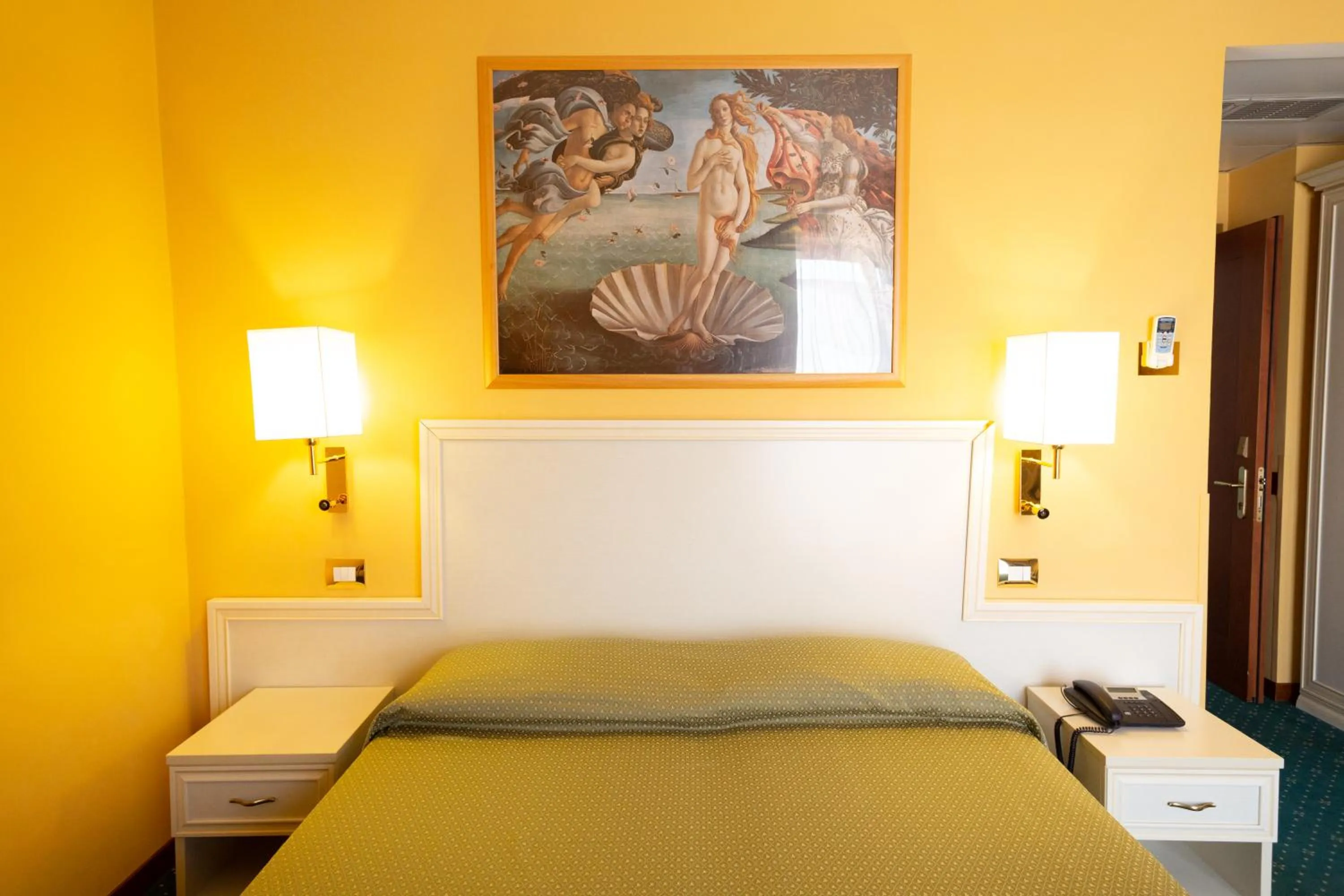 Bed in Cervara Park Hotel