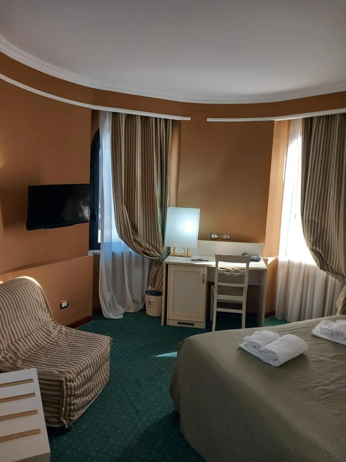 Photo of the whole room, Bed in Cervara Park Hotel