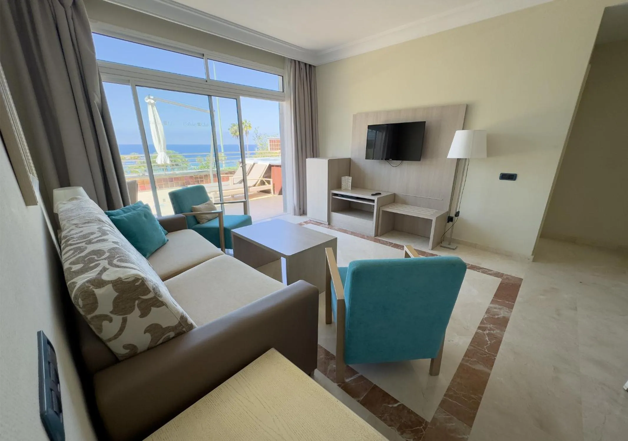 TV and multimedia in Holiday Club Playa Amadores