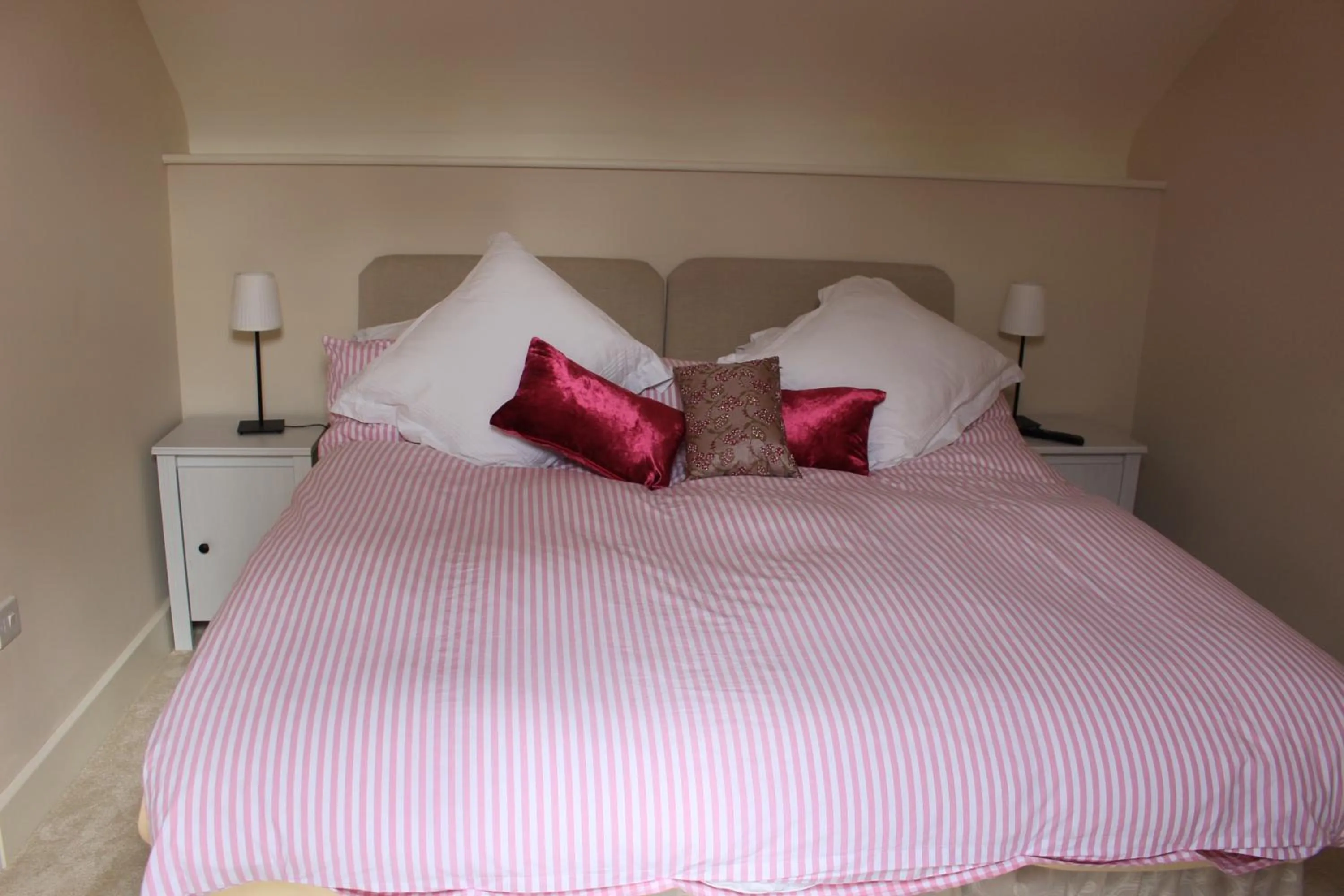 Photo of the whole room, Bed in The Old Bakery Barn