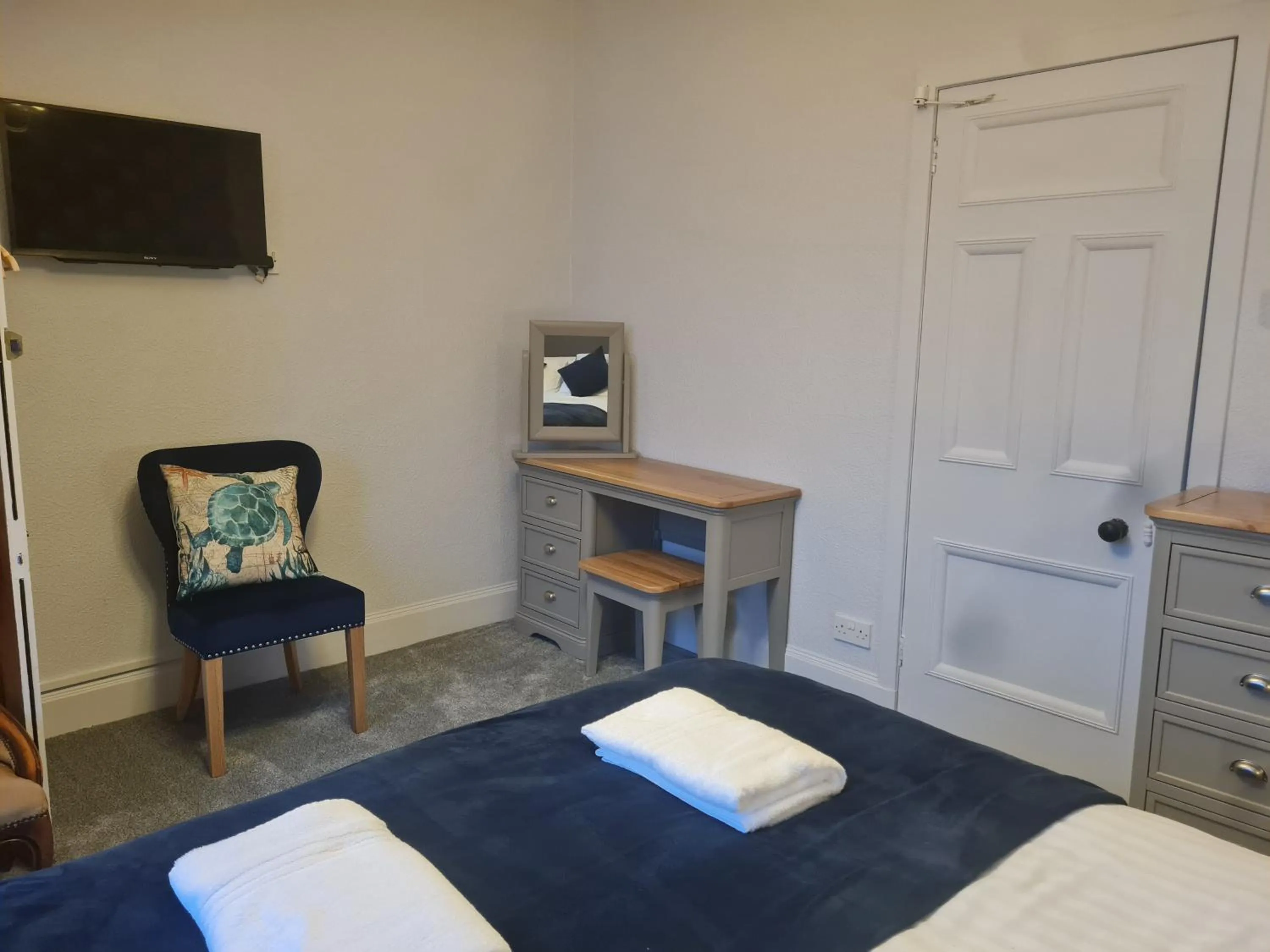 Bedroom, Bed in Victoria Hotel