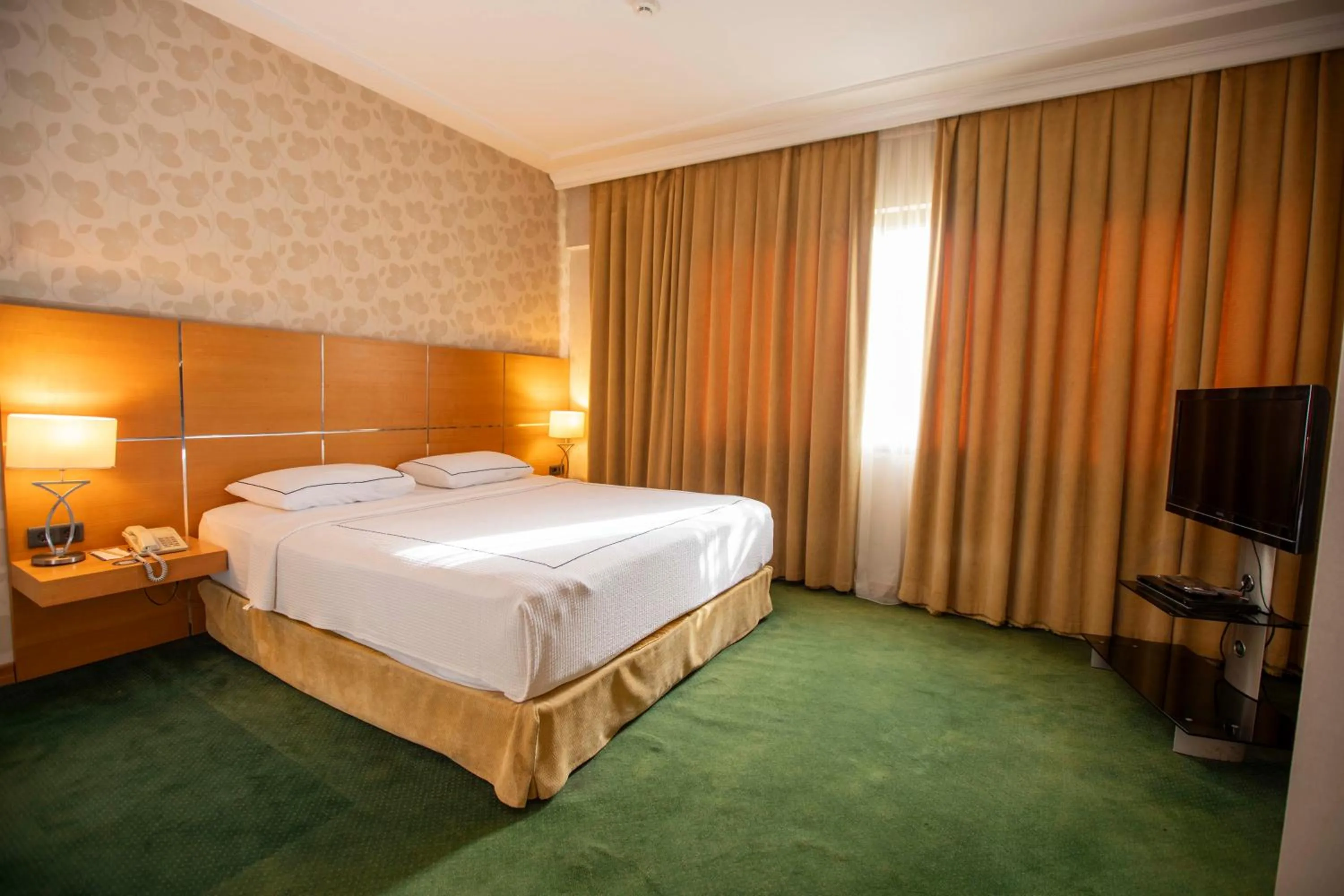 Bedroom, Bed in Anemon Grand Manisa Otel
