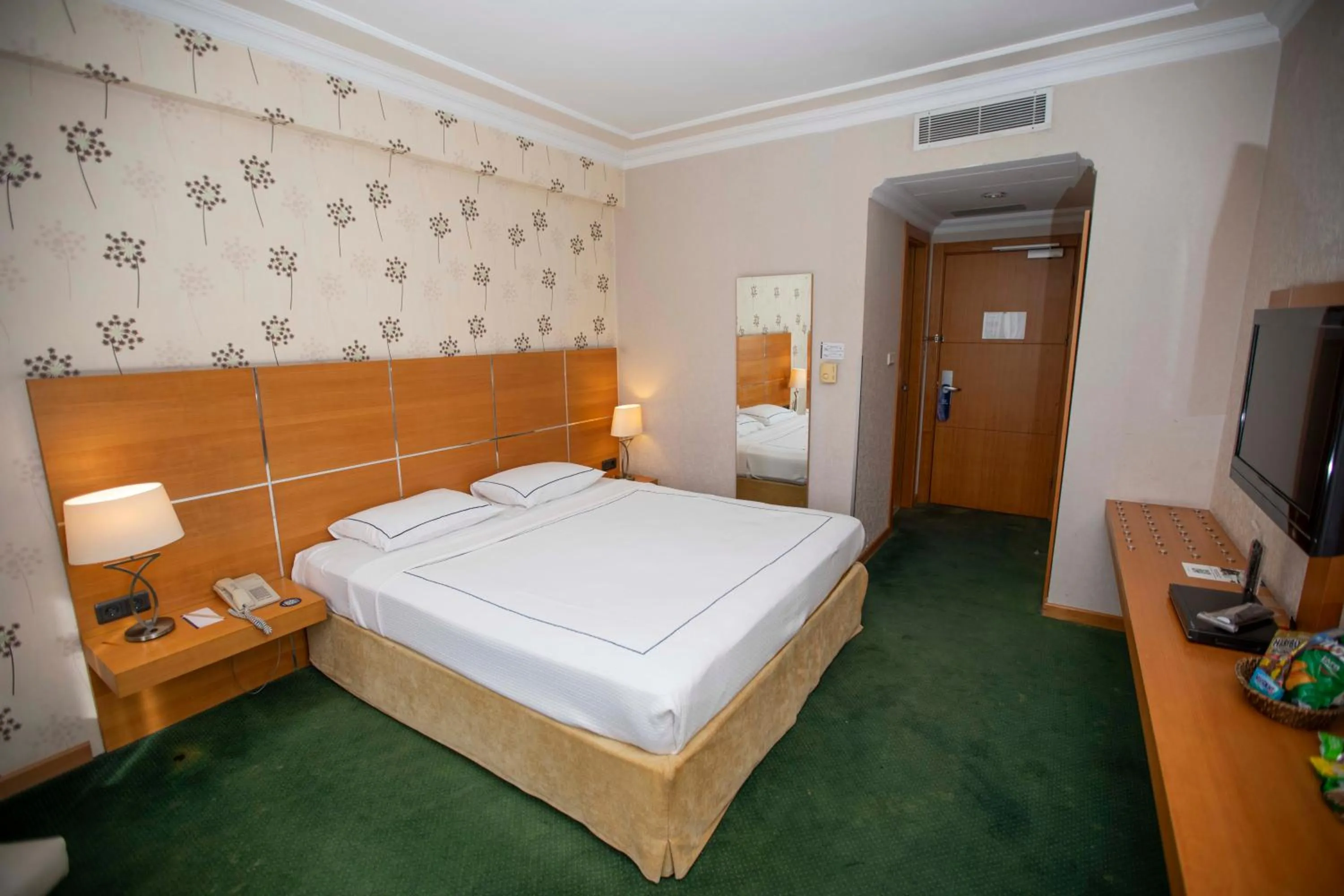 Bed in Anemon Grand Manisa Otel