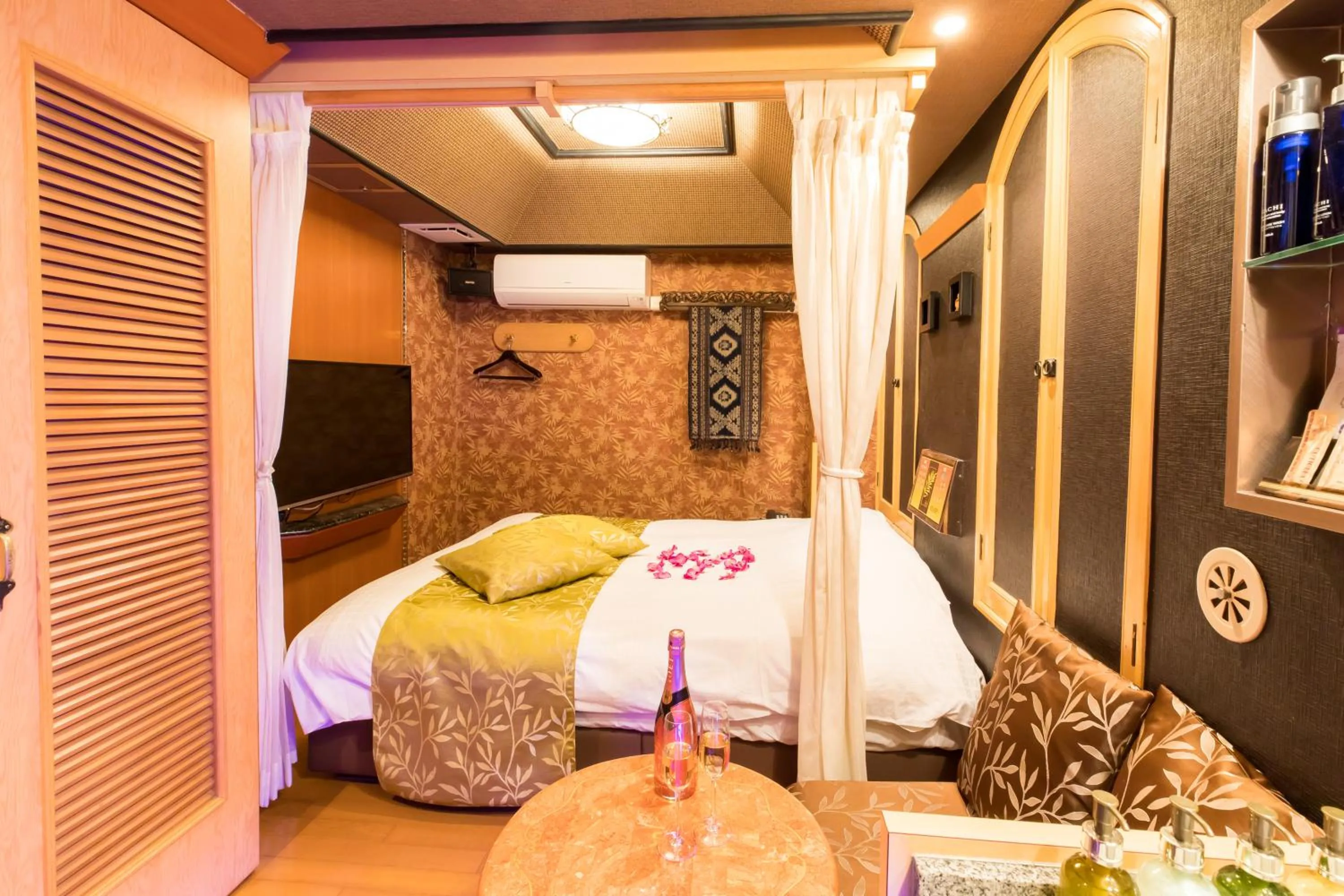 Photo of the whole room, Bed in Hotel W-BAGUS -W GROUP HOTELS and RESORTS-