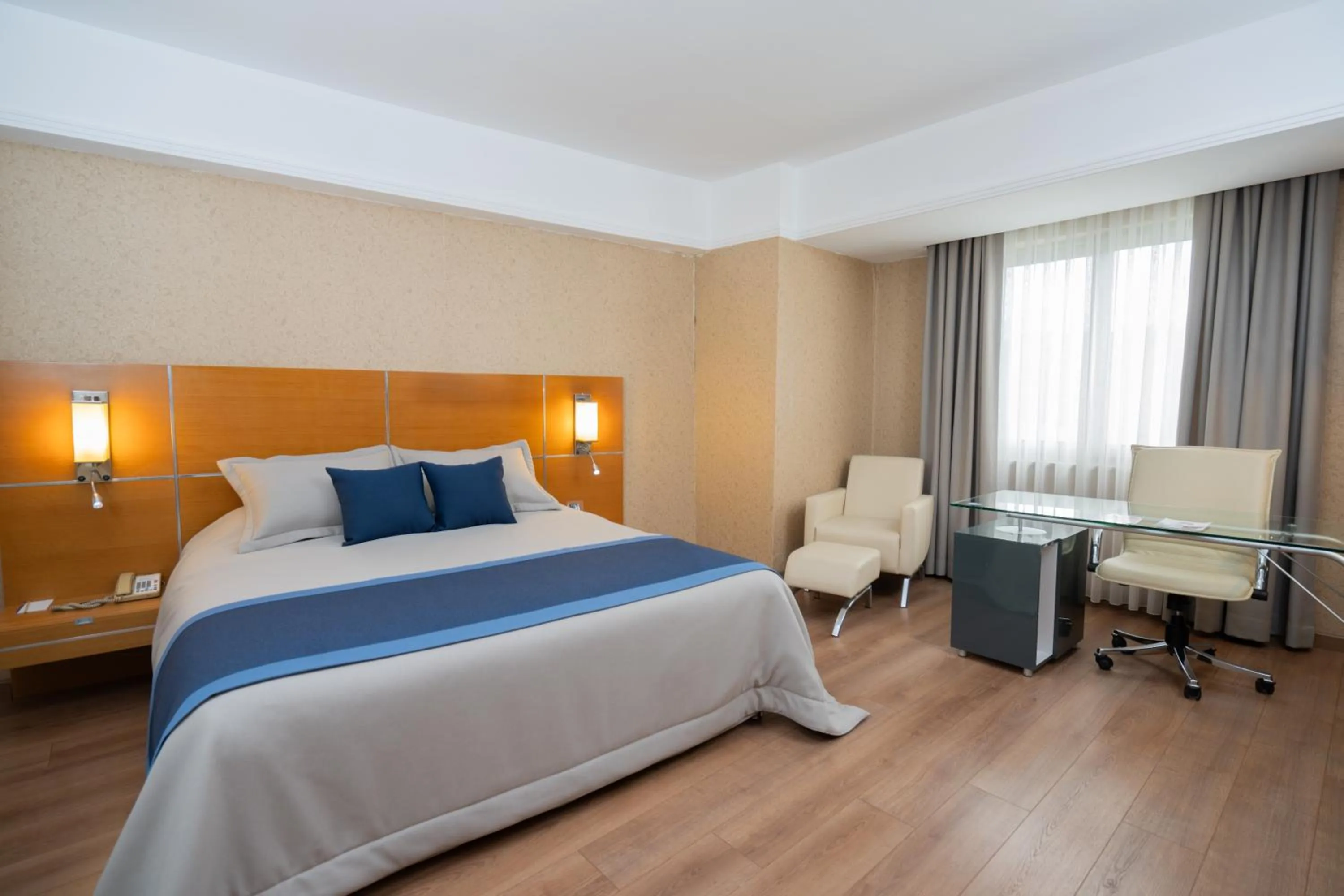 Bedroom, Bed in Anemon Grand Denizli Otel