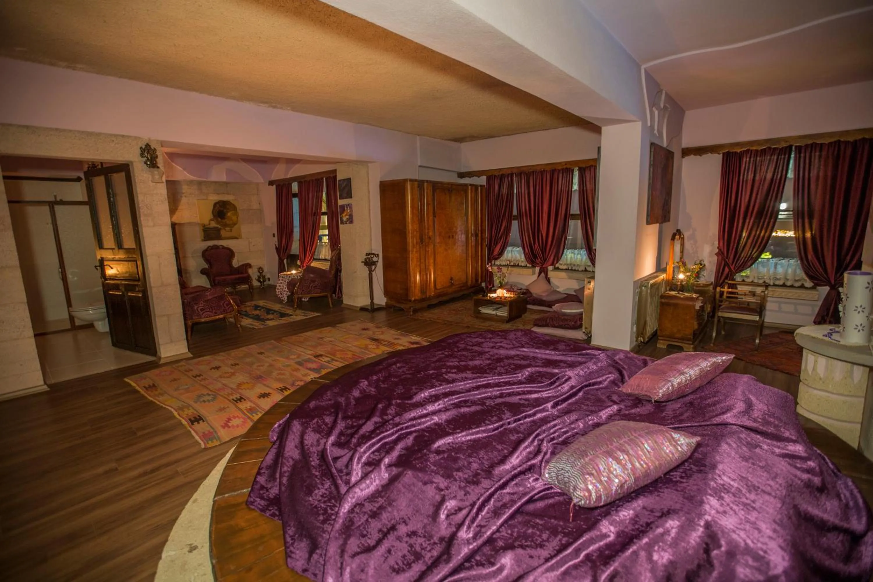 Living room, Bed in Karlık Evi Hotel - Special Category