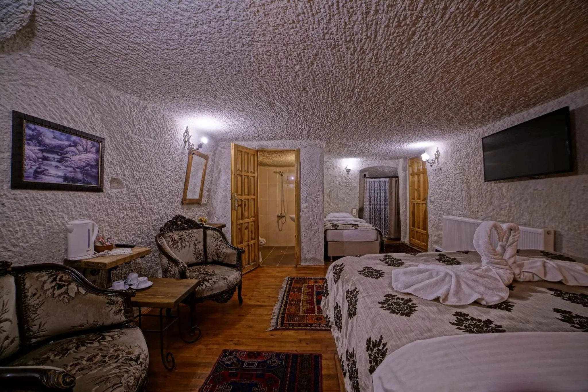 Shower, Bed in Melek Cave Hotel