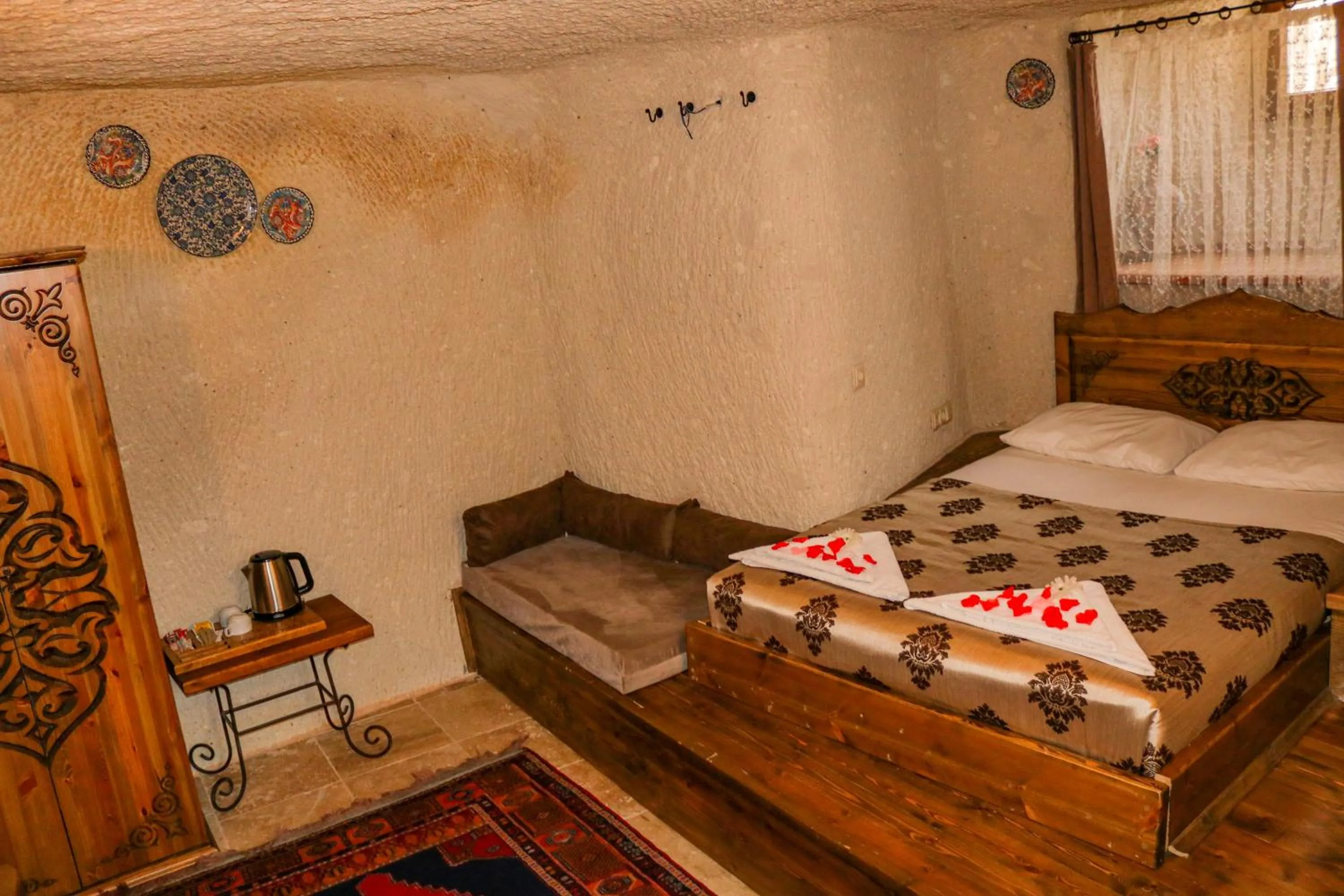 Photo of the whole room, Bed in Melek Cave Hotel