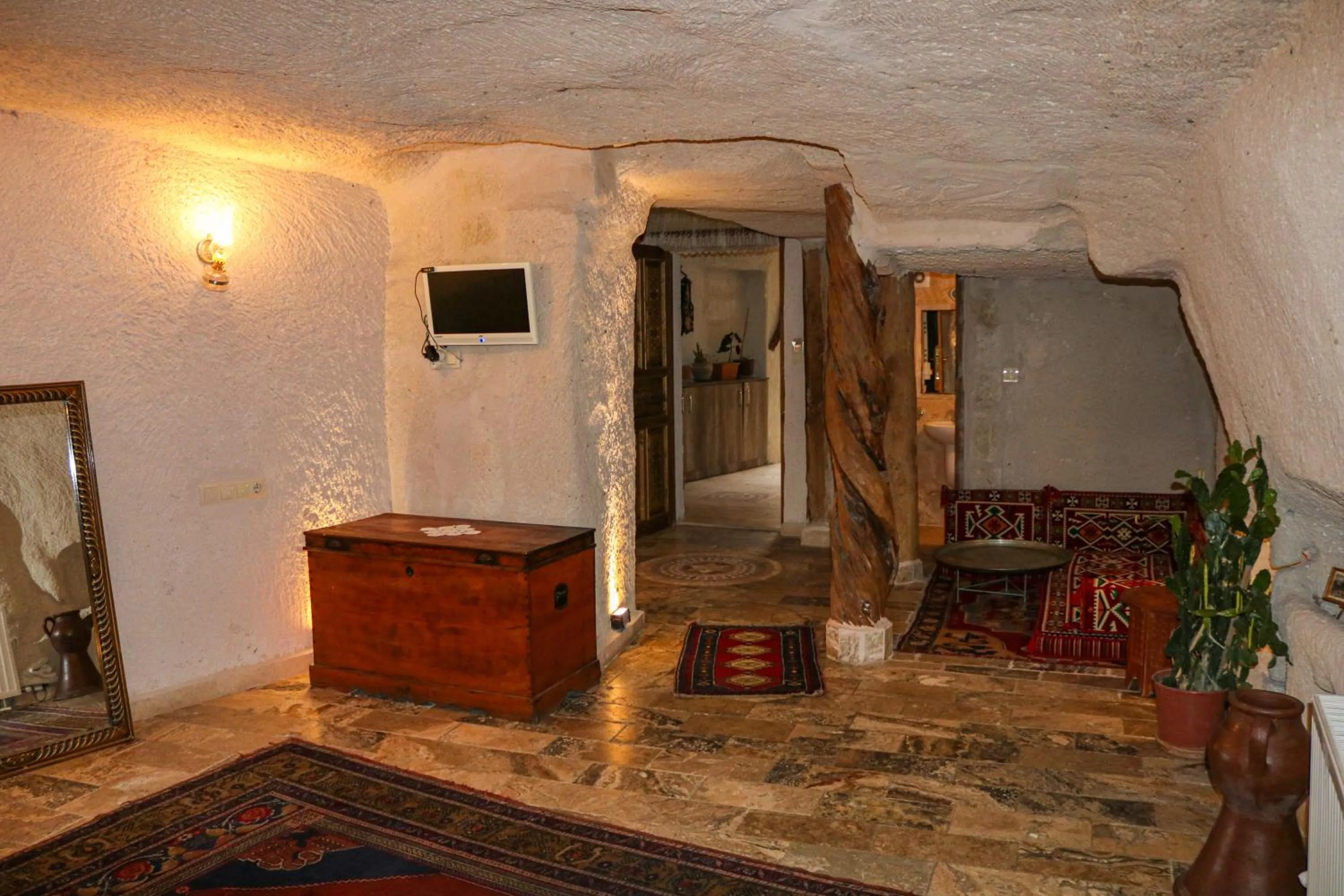TV and multimedia in Melek Cave Hotel