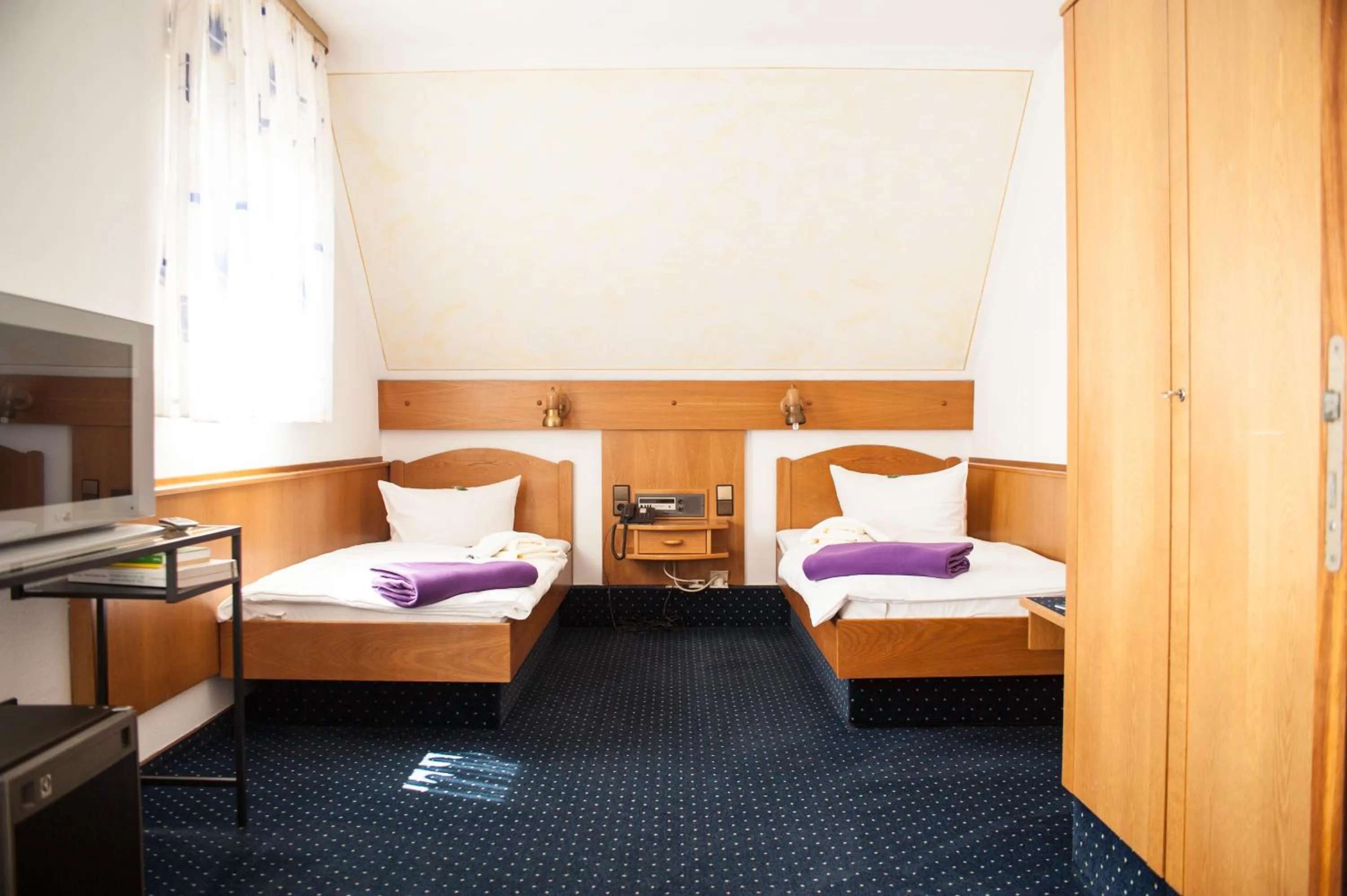 Photo of the whole room, Bed in City Hotel Hanau