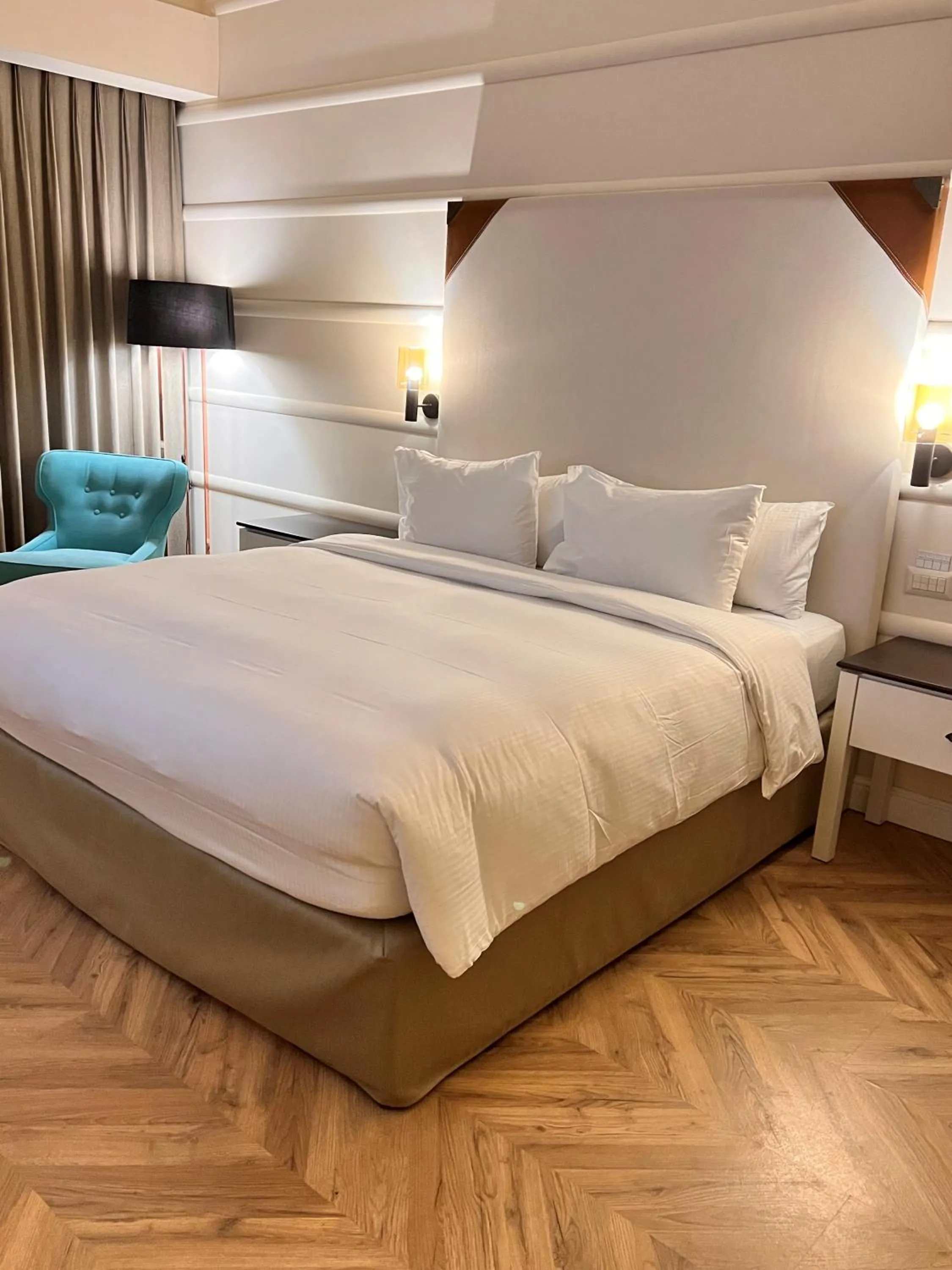 Living room, Bed in Herods Tel Aviv By The Beach