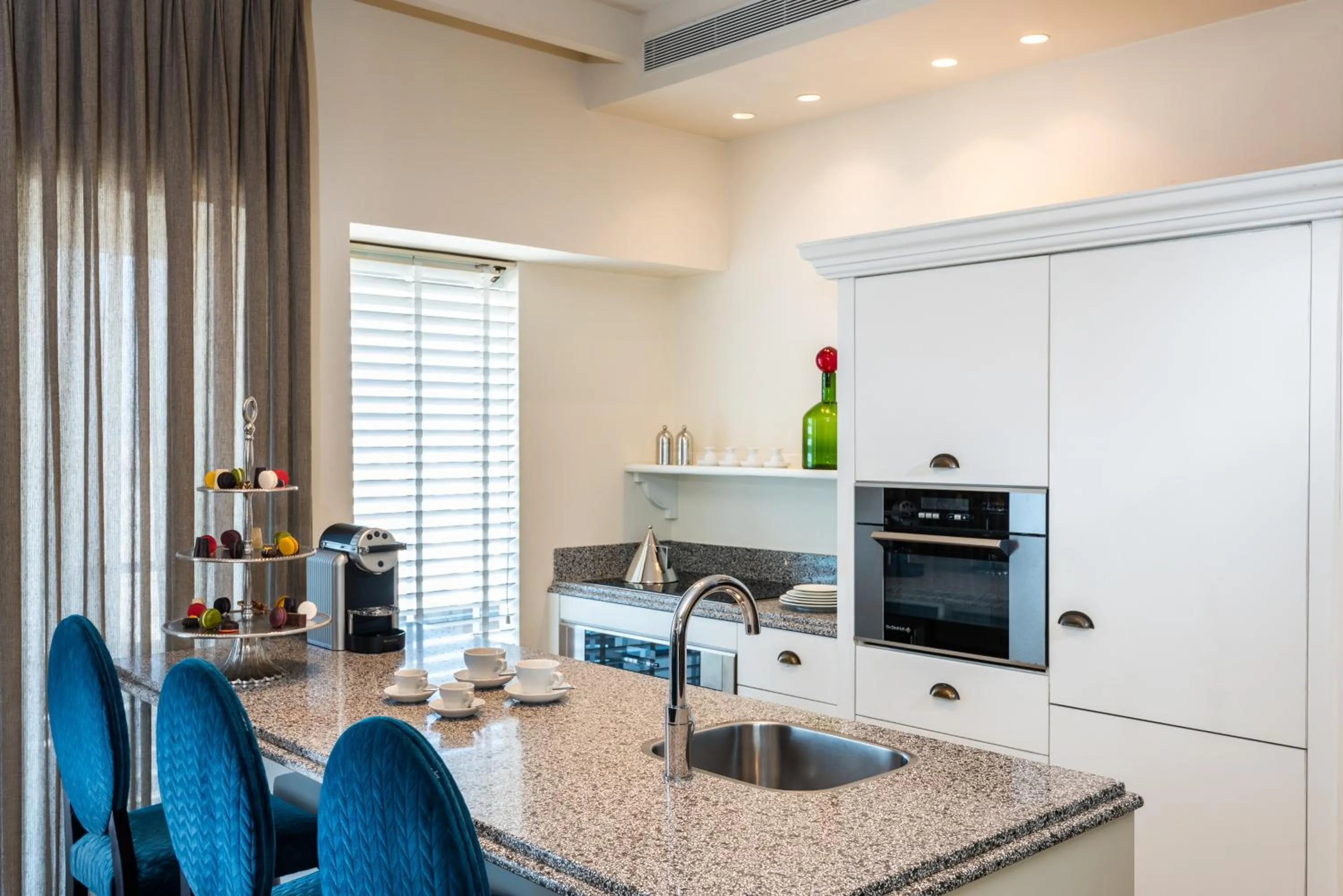 Kitchen or kitchenette in Herods Tel Aviv By The Beach