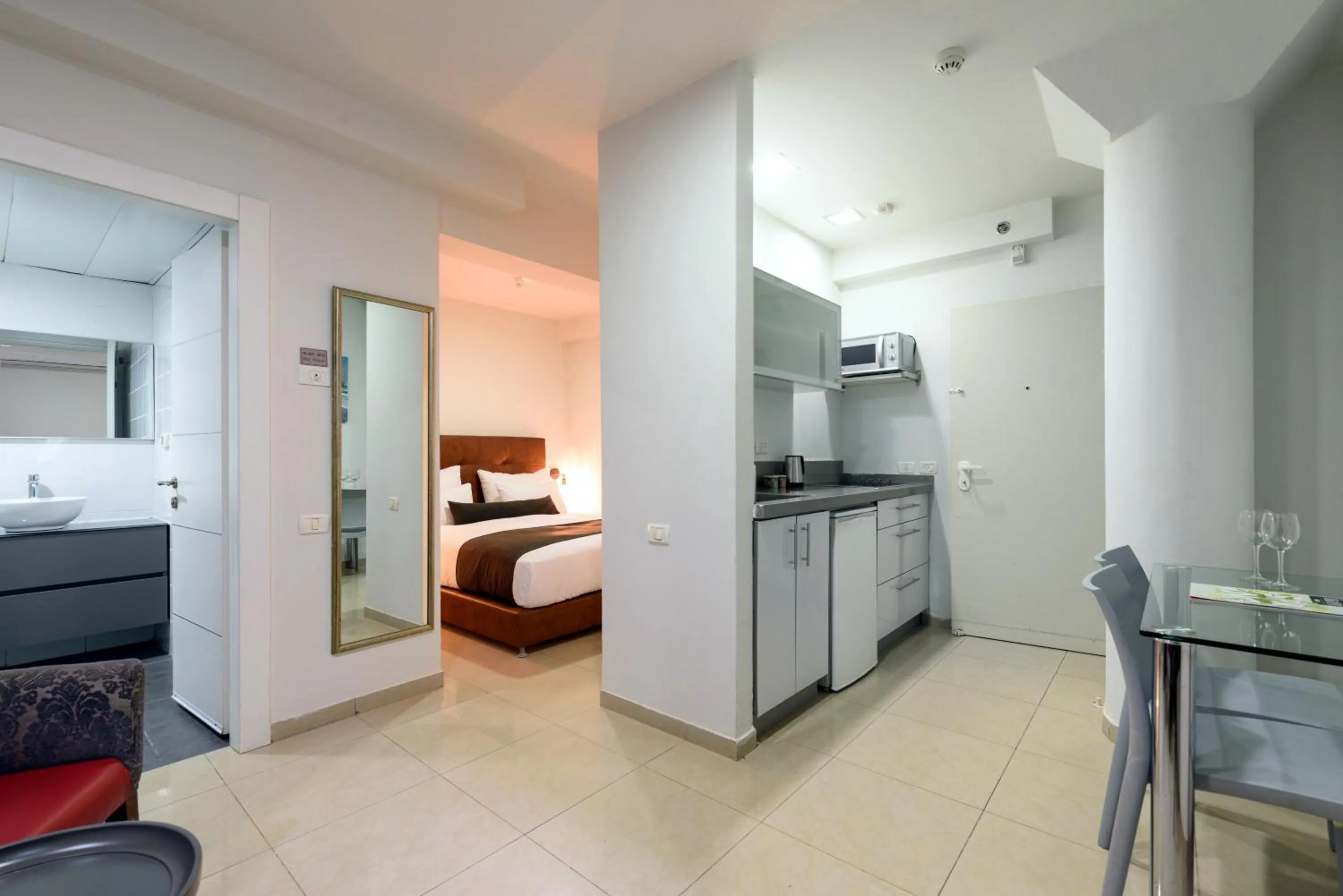 Photo of the whole room, Bed in Sea Land Suites