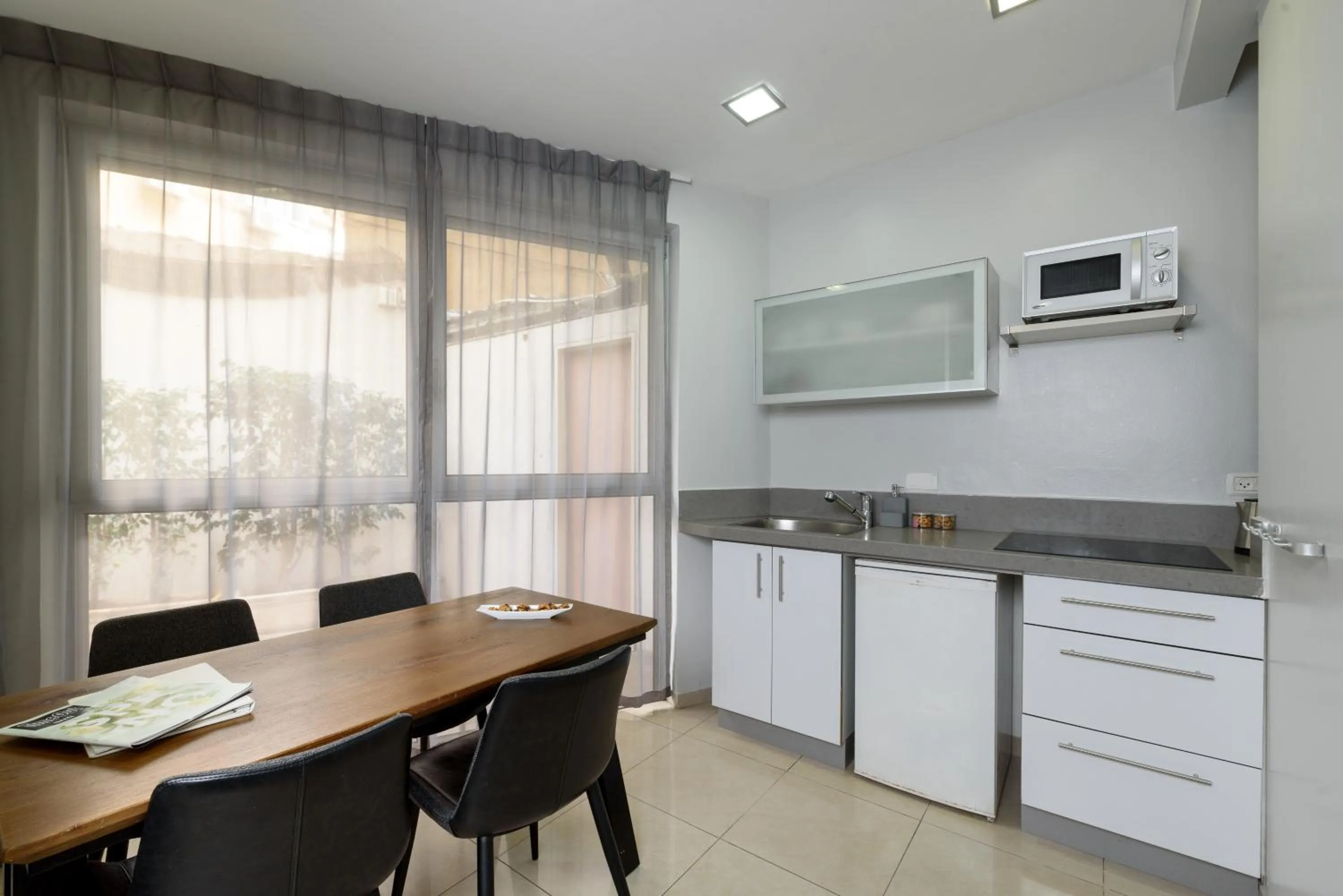 Kitchen or kitchenette in Sea Land Suites