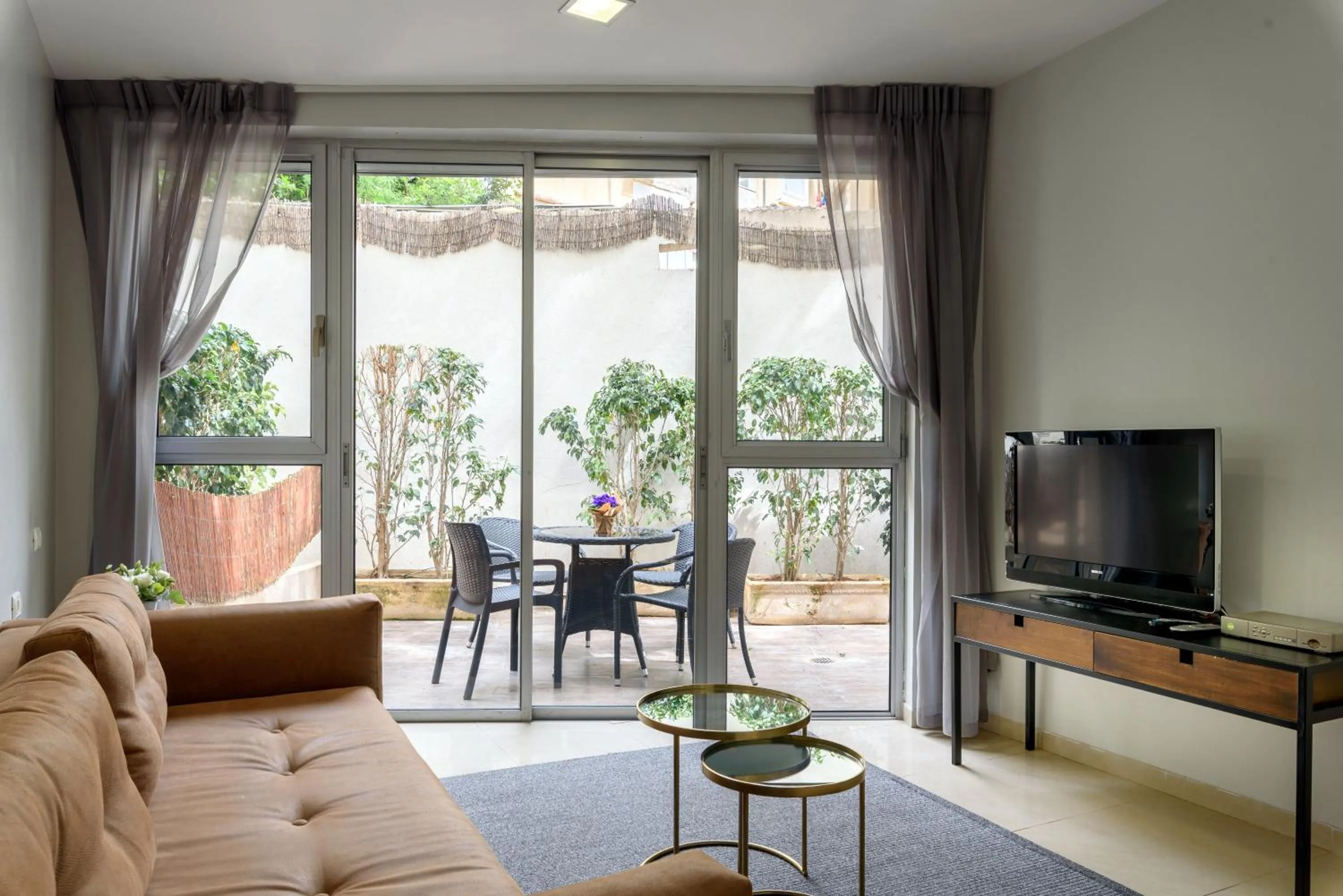 Photo of the whole room in Sea Land Suites