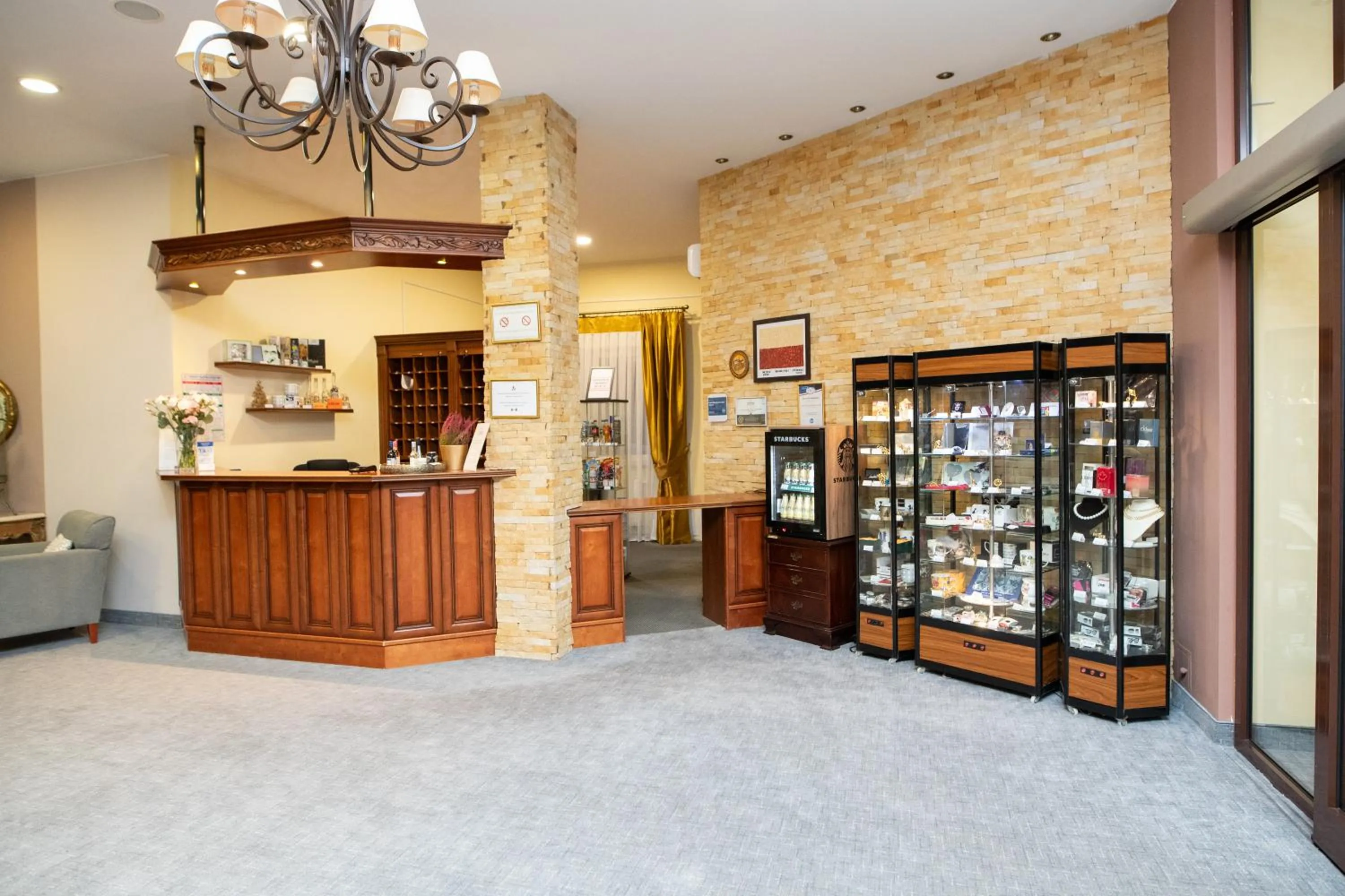 Lobby or reception in Hotel Wilga by Katowice Airport