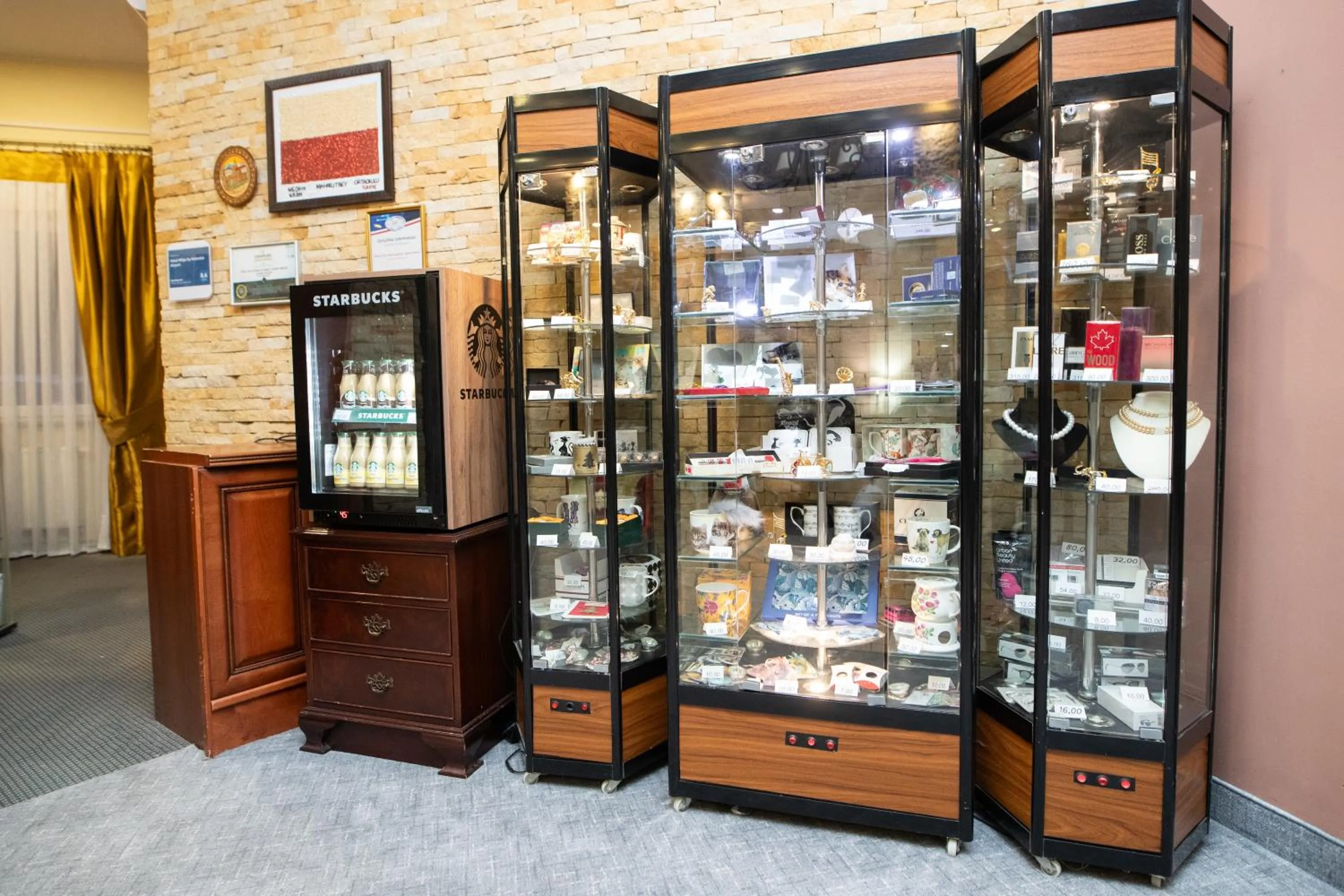 Lobby or reception in Hotel Wilga by Katowice Airport