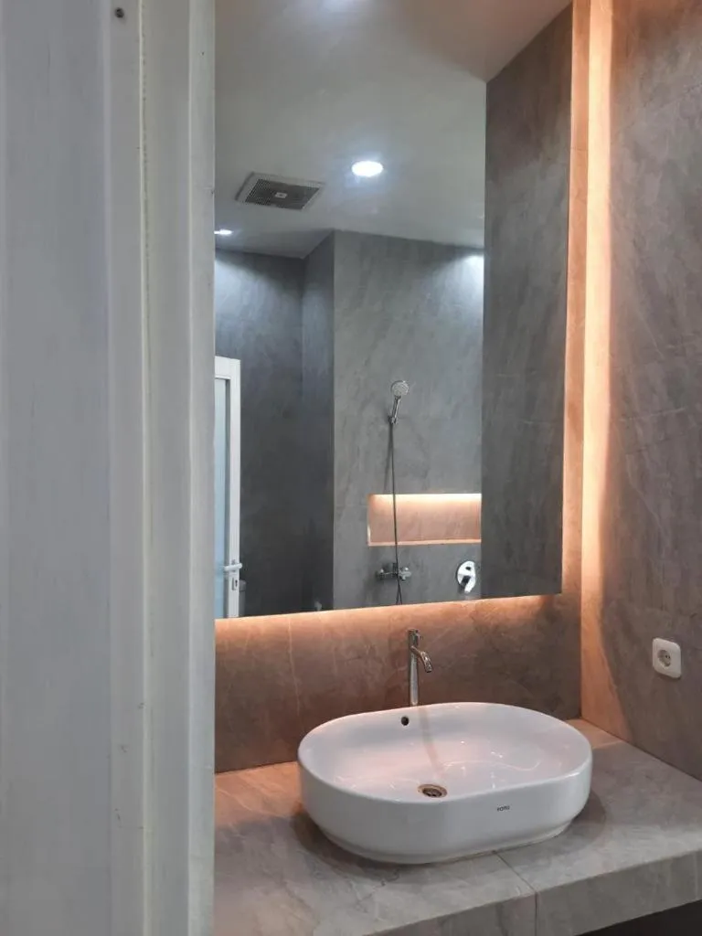 Shower in Vila Batu Bale-Bale