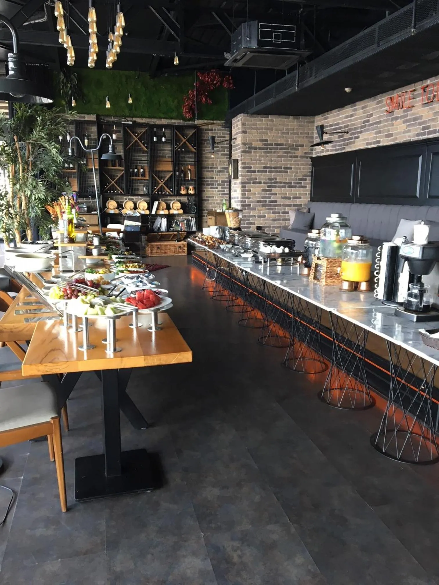 Breakfast in Wes Hotel