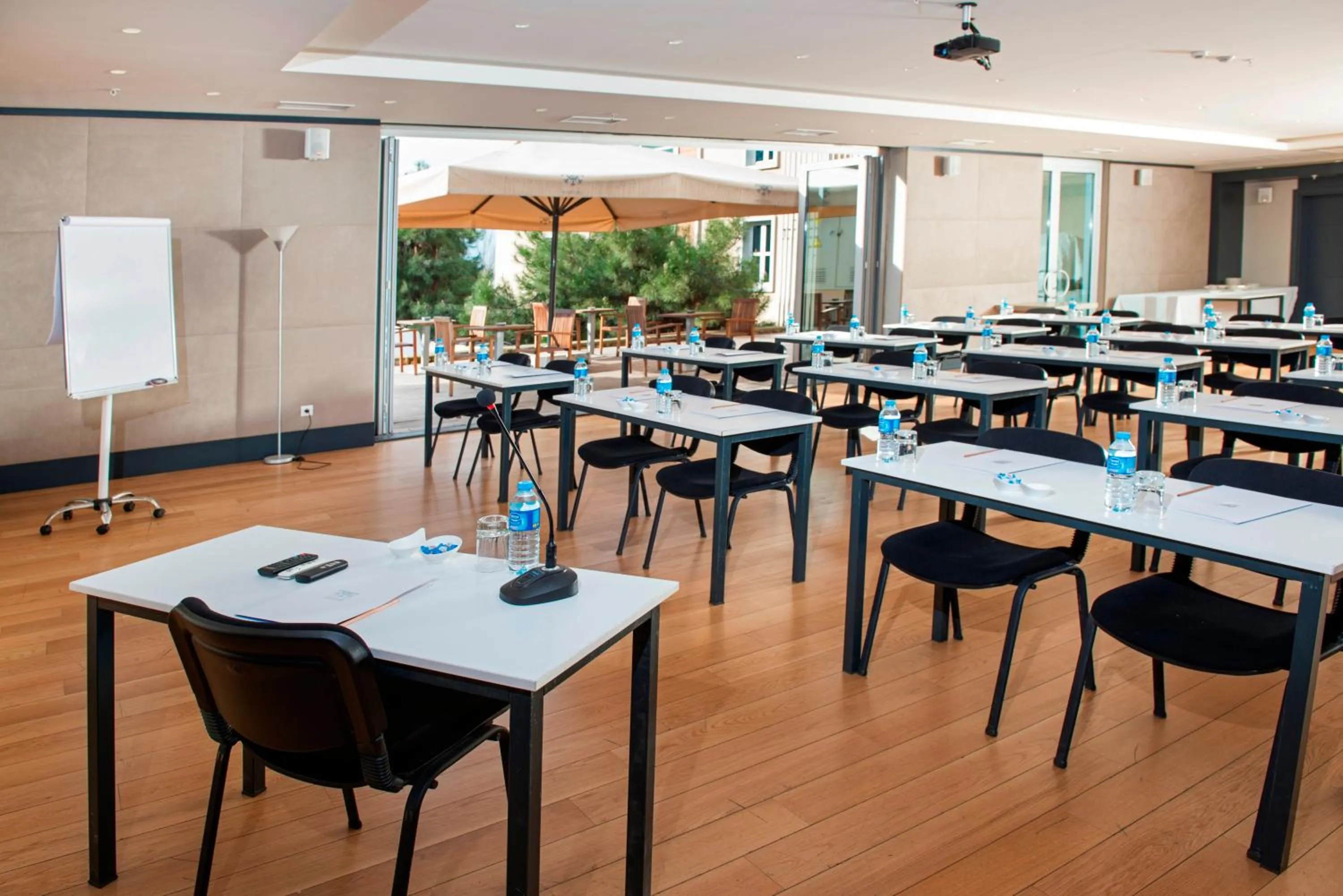 Business facilities in Wes Hotel