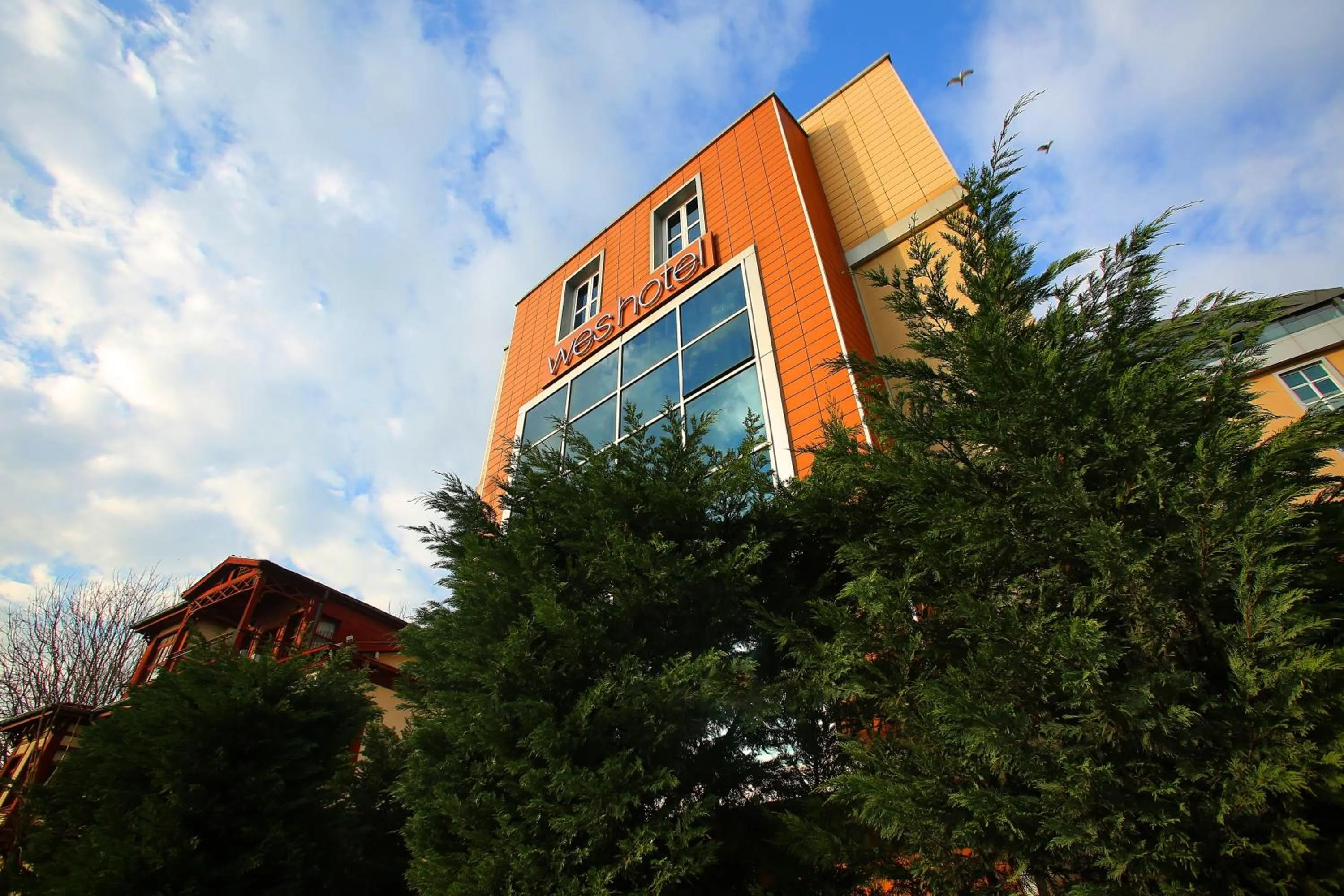 Facade/entrance in Wes Hotel