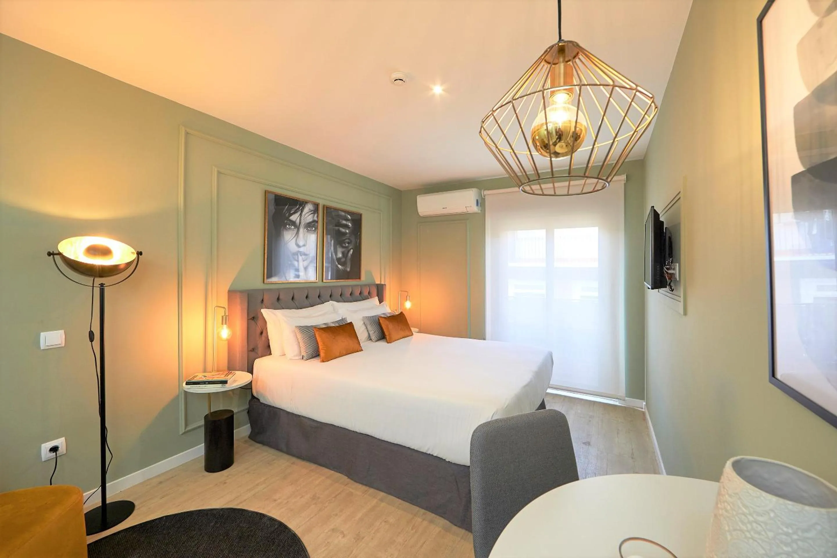 Photo of the whole room, Bed in L&H La Latina Selection