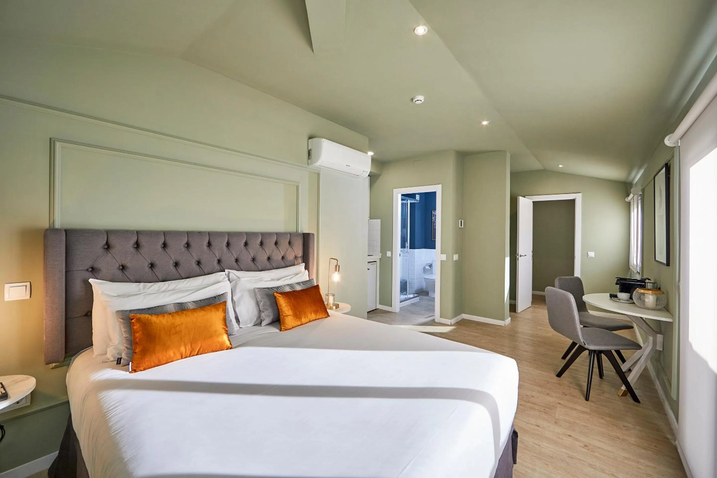 Bedroom, Bed in L&H La Latina Selection