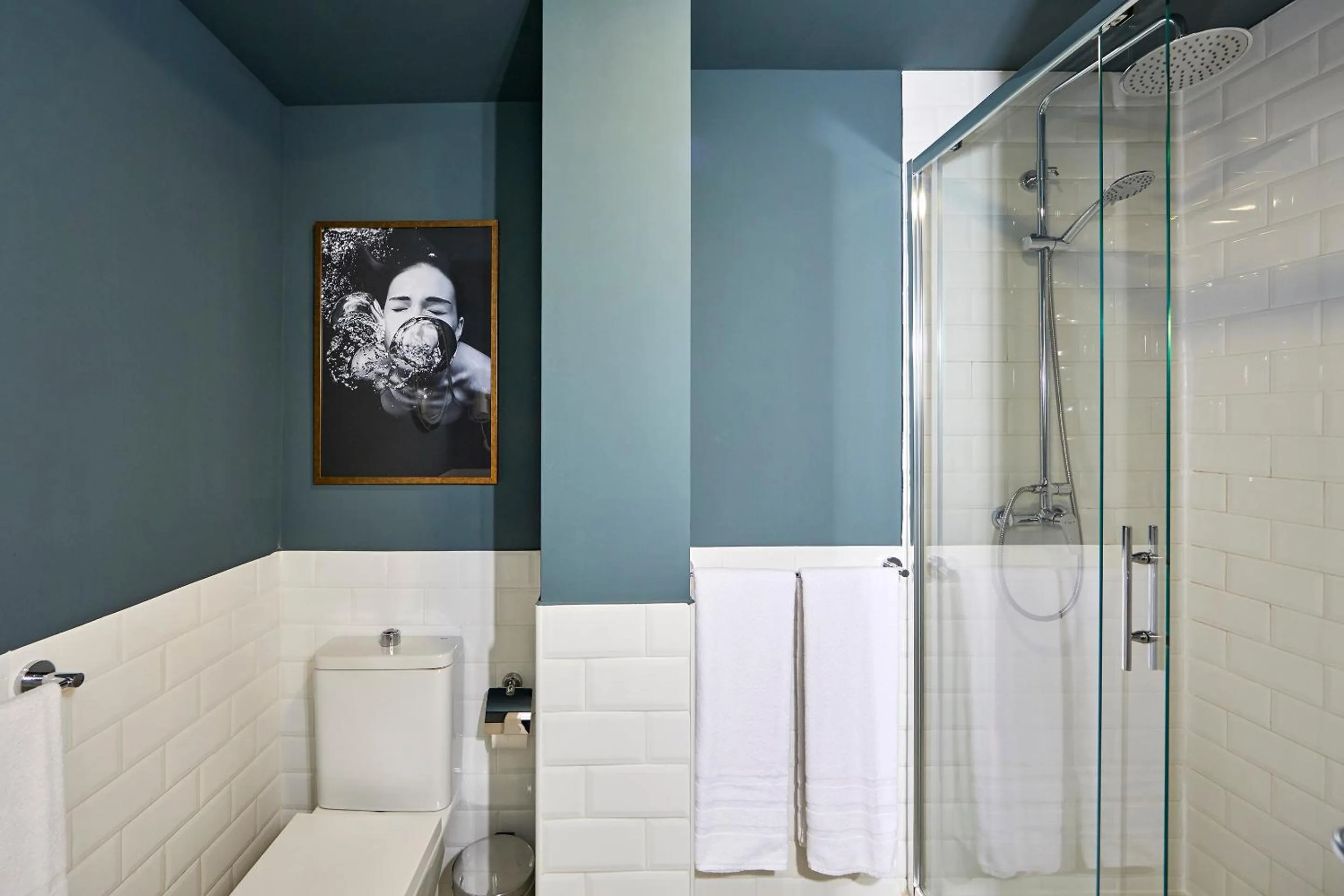 Toilet in L&H La Latina Selection