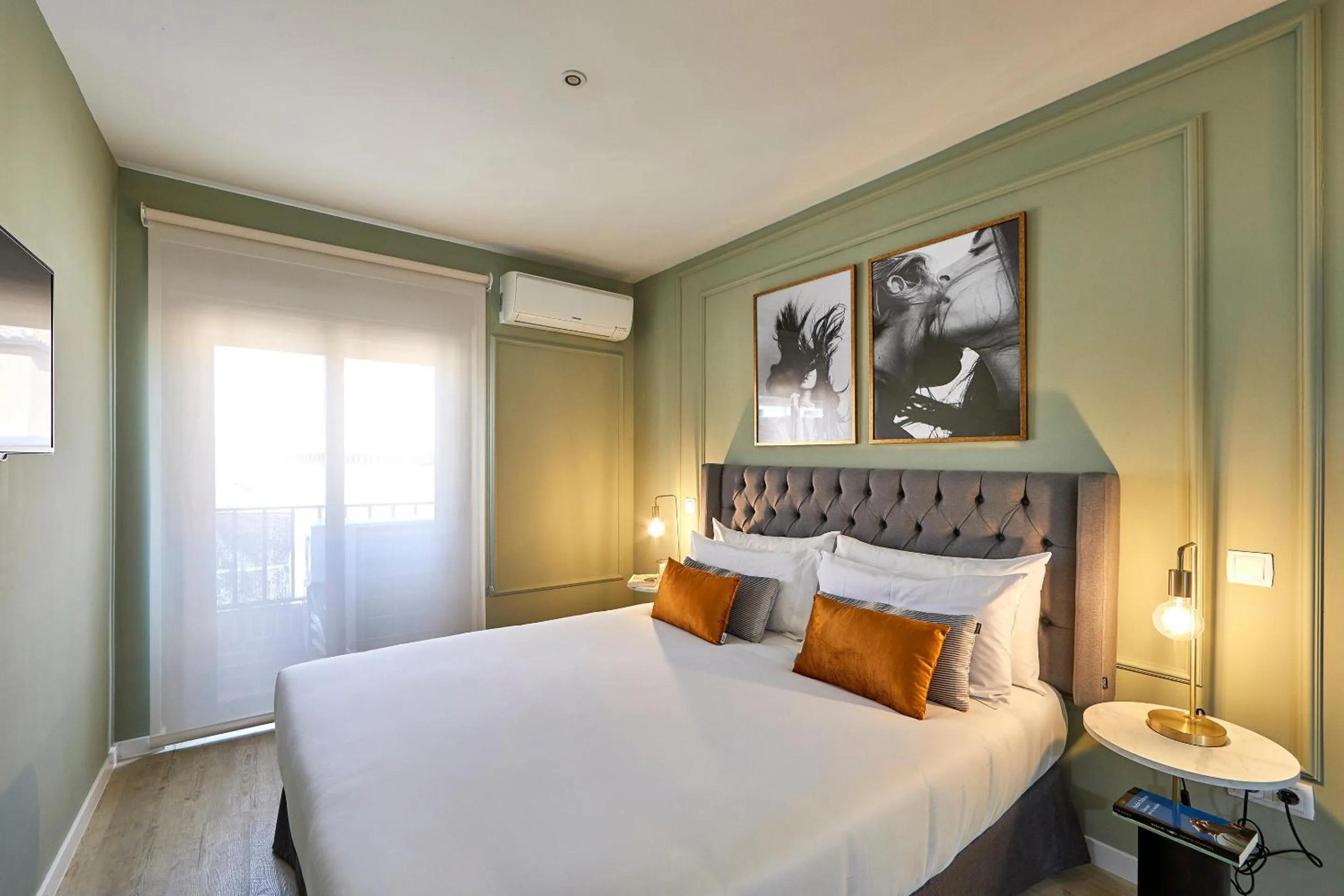 Photo of the whole room, Bed in L&H La Latina Selection