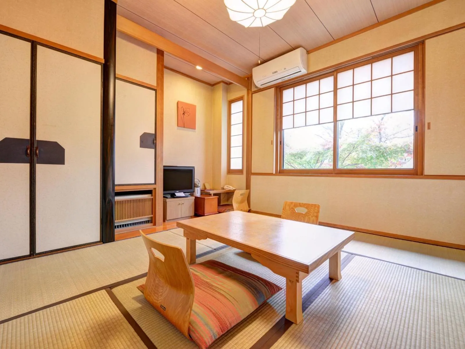Photo of the whole room in Yufuin Yamaboushi