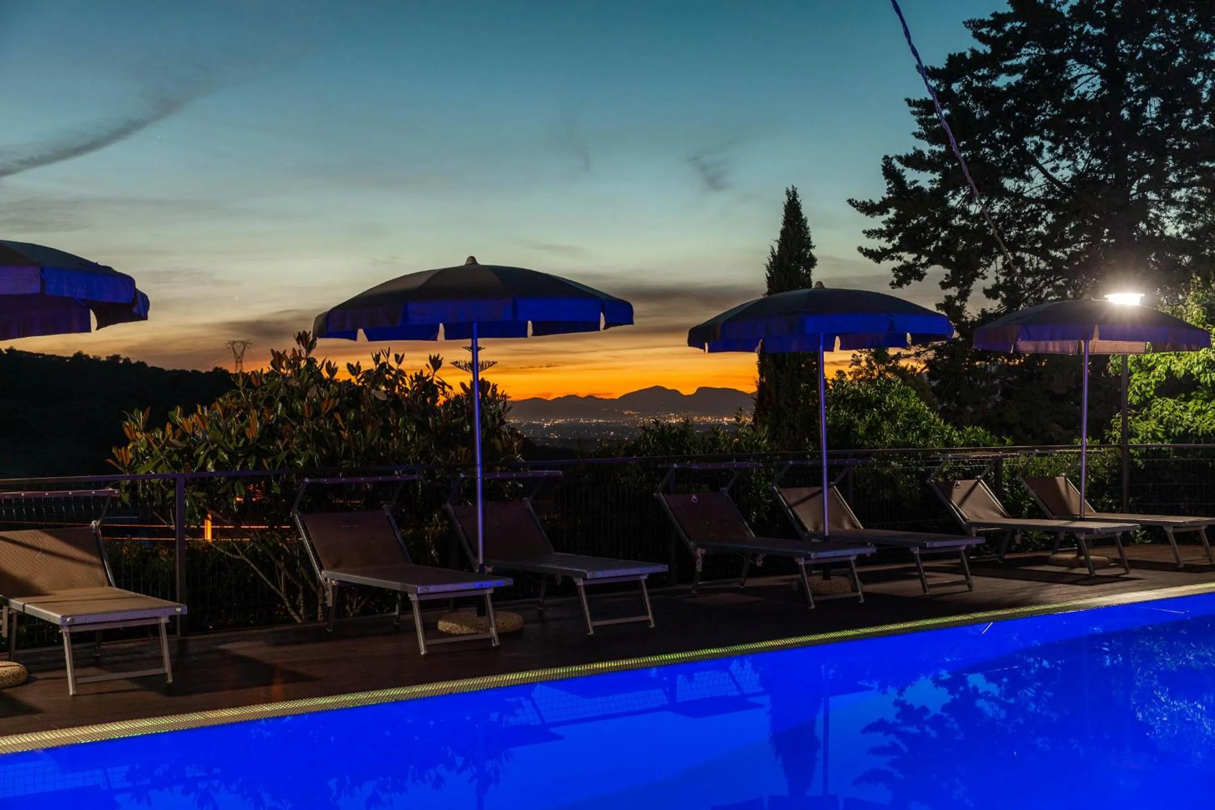 Swimming pool in B&B La Mortella