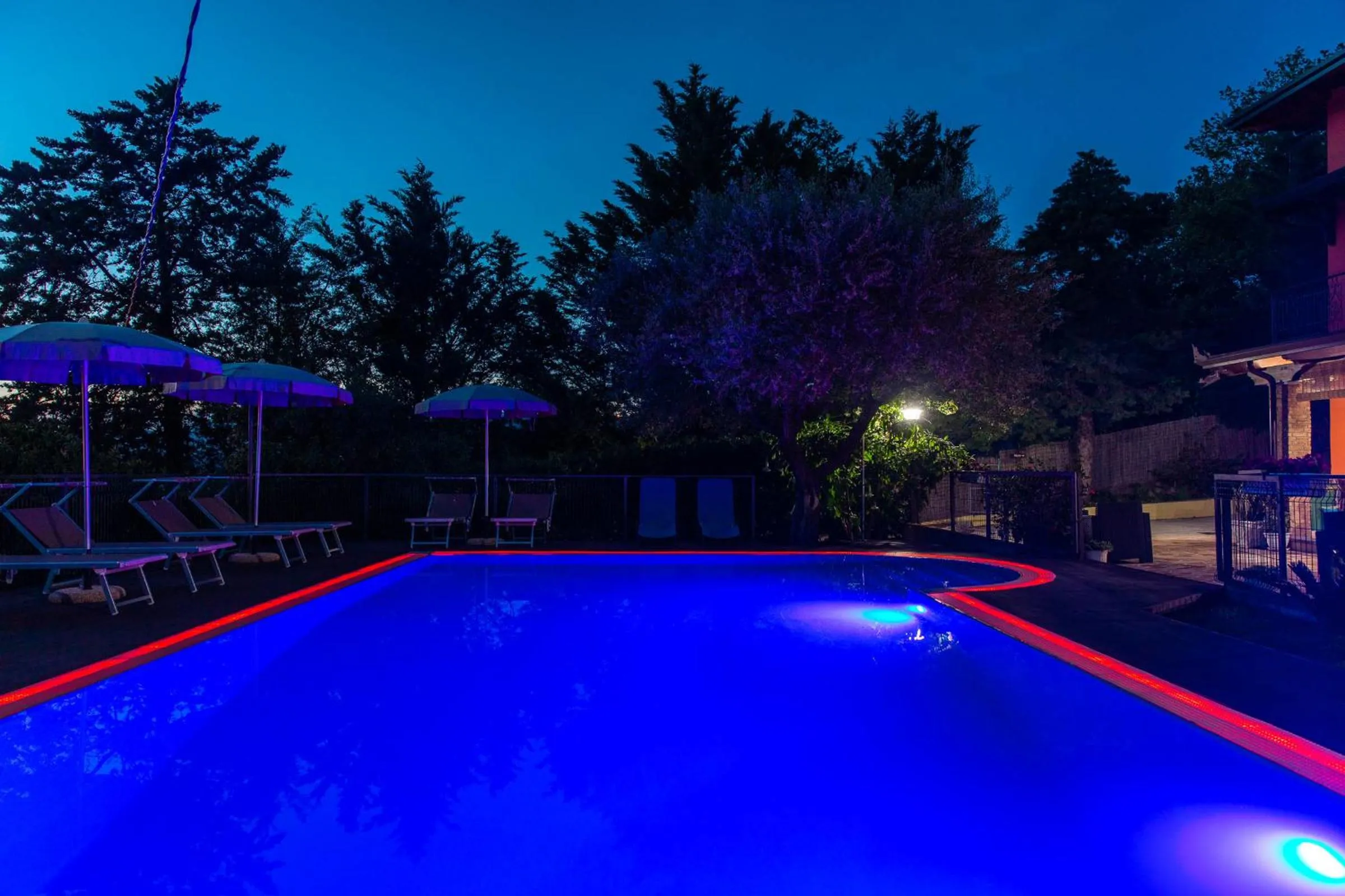 Swimming pool in B&B La Mortella