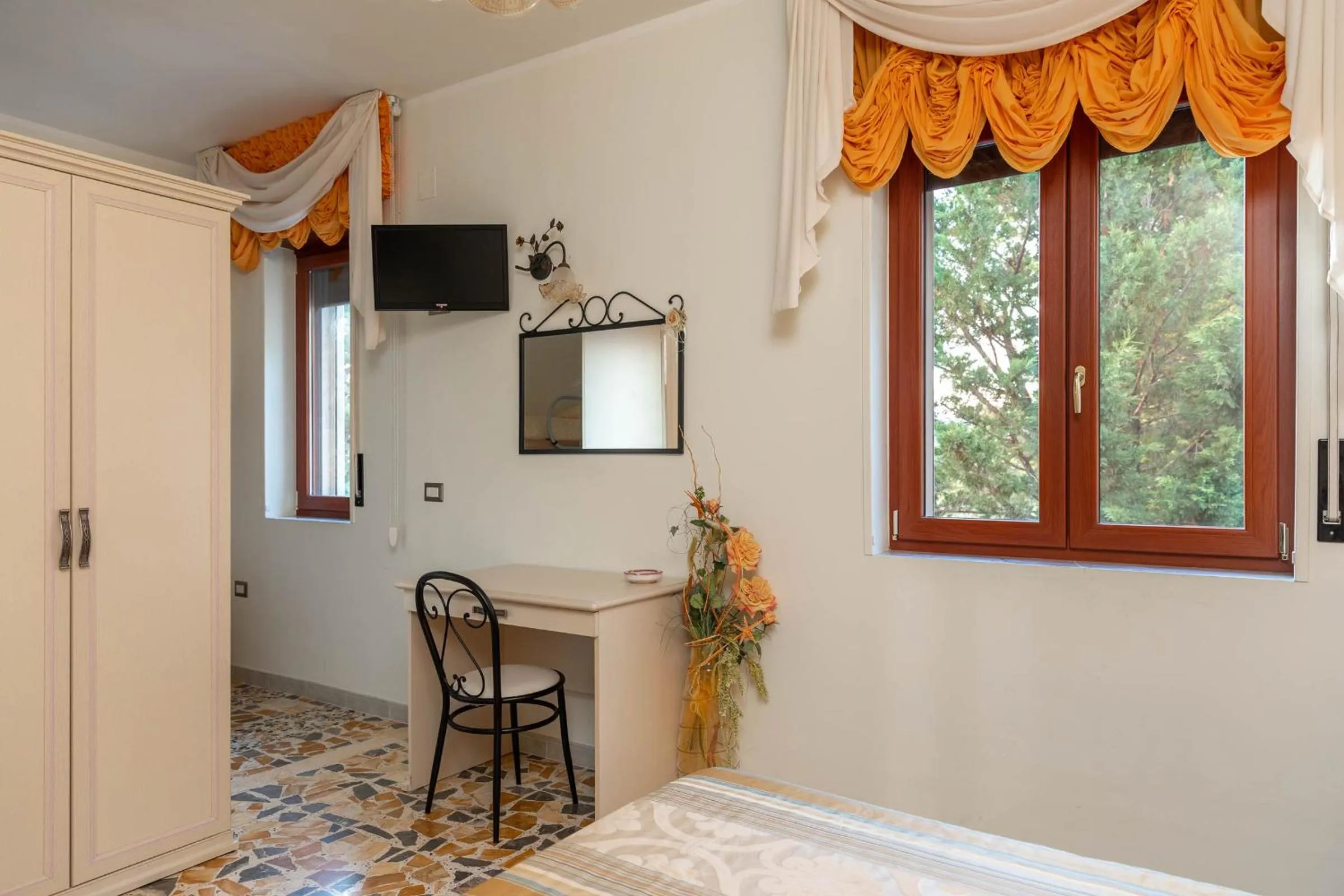 TV and multimedia, Bed in B&B La Mortella