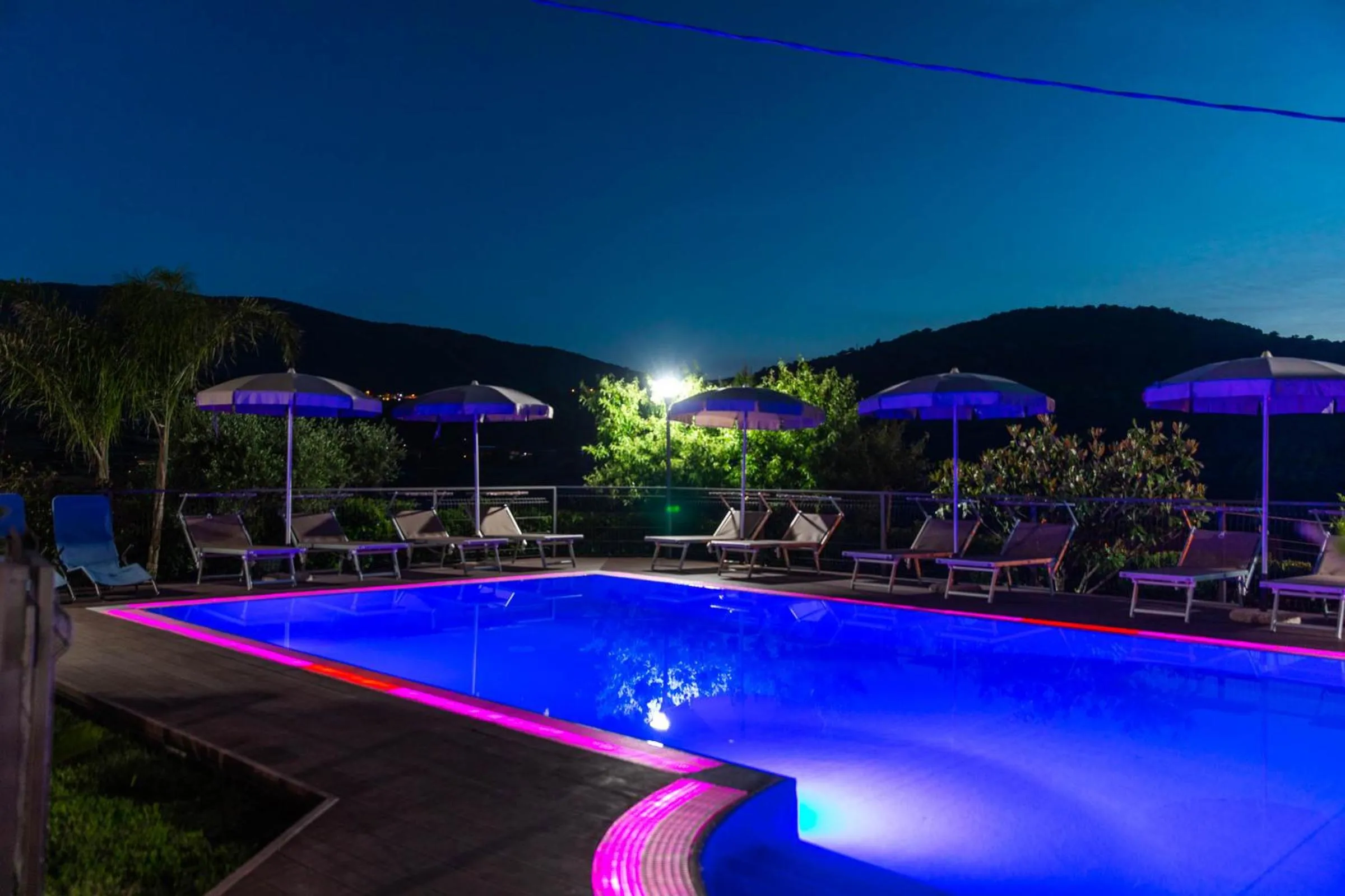 Swimming pool in B&B La Mortella