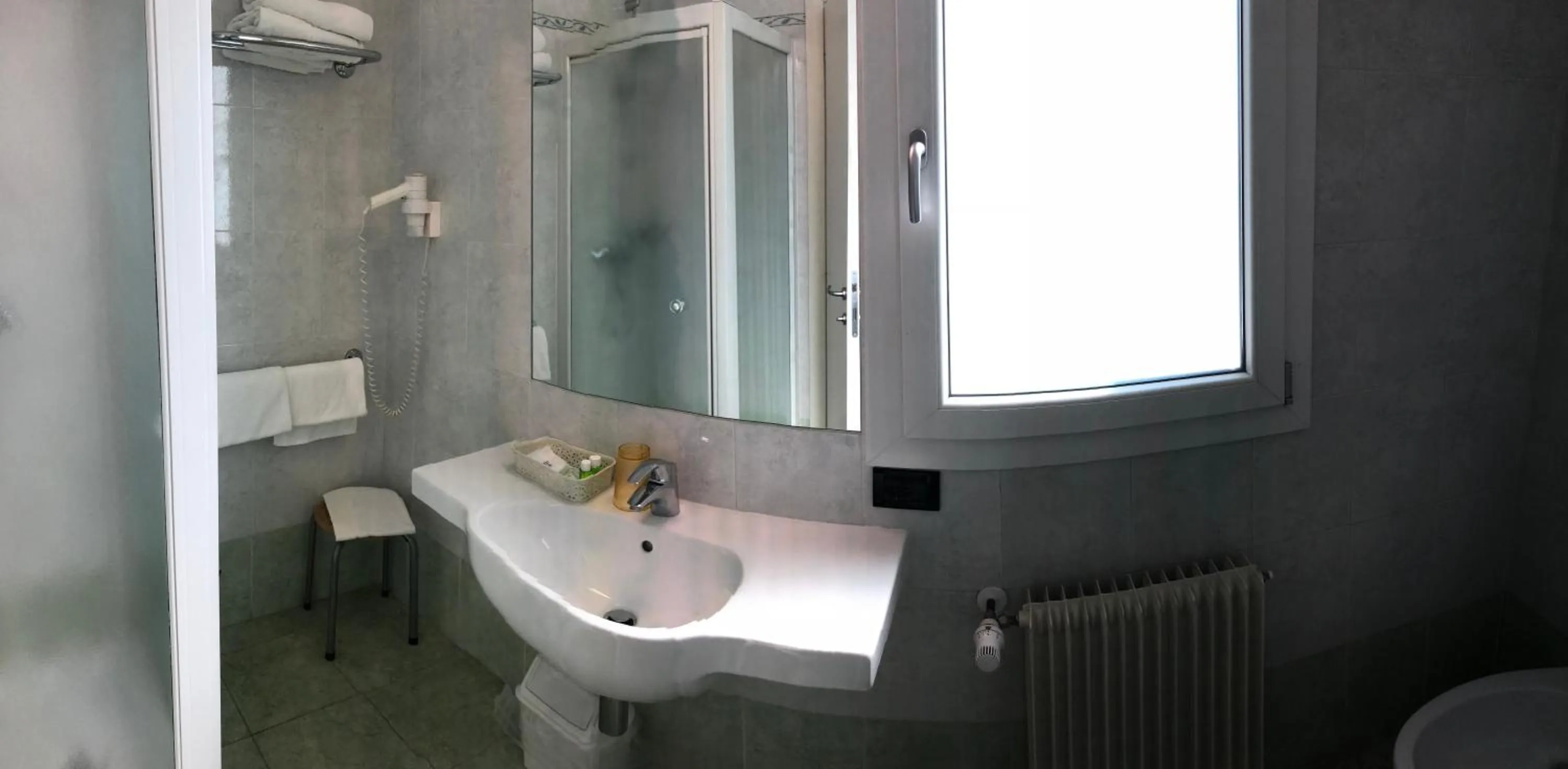 Bathroom in Hotel Victoria