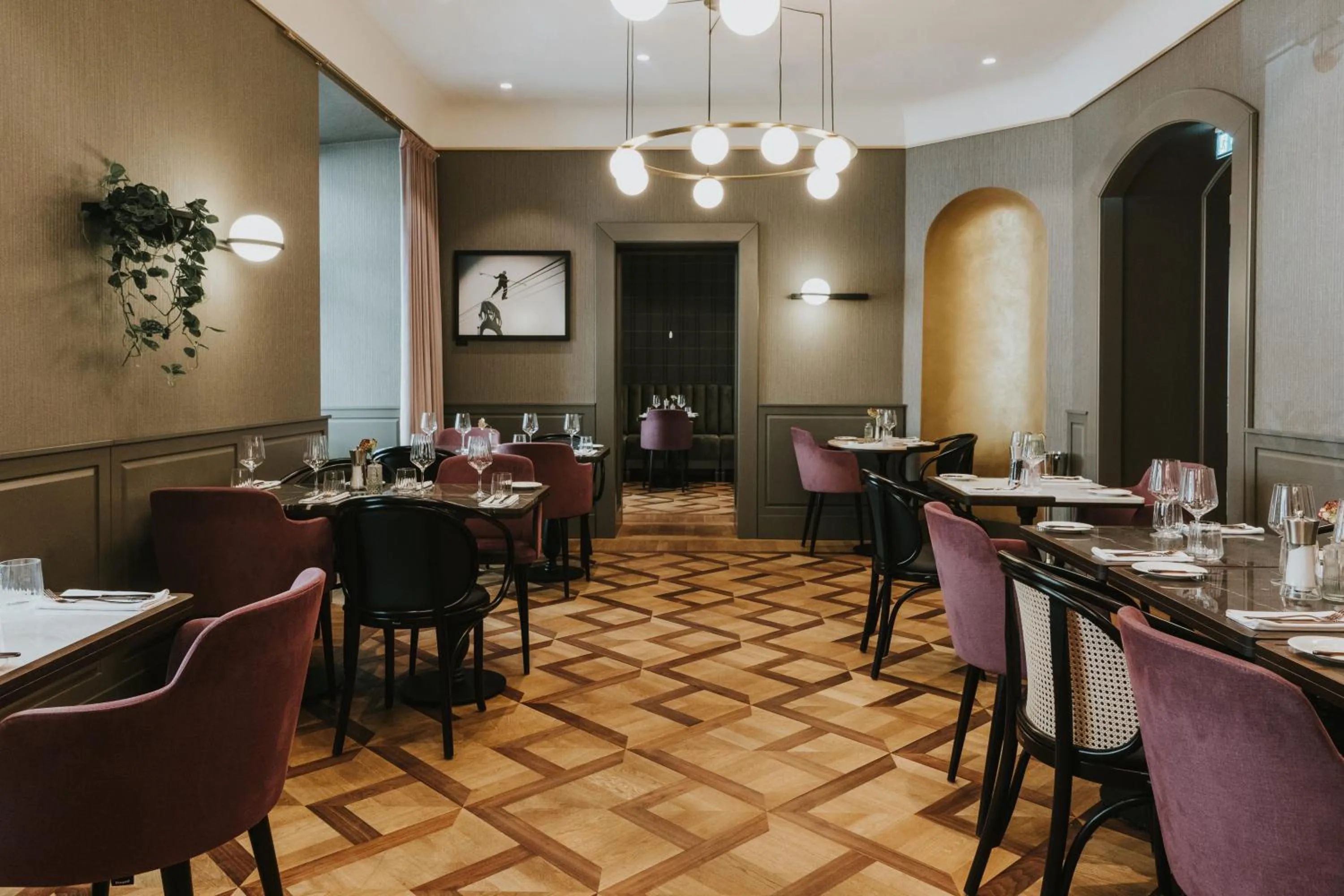 Restaurant/places to eat in Hotel Saski Krakow Curio Collection by Hilton