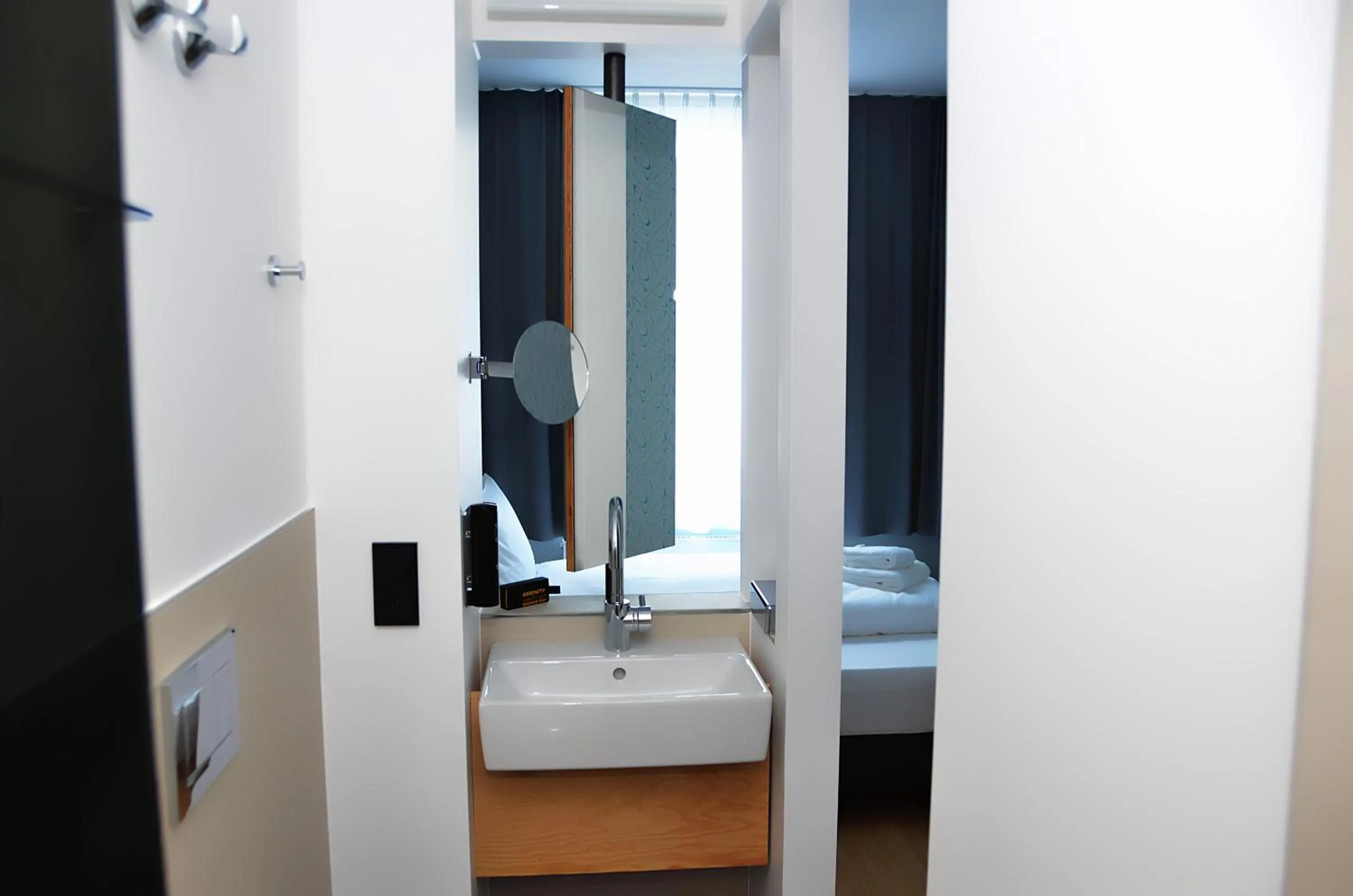 Bathroom, Bed in mk | hotel münchen city