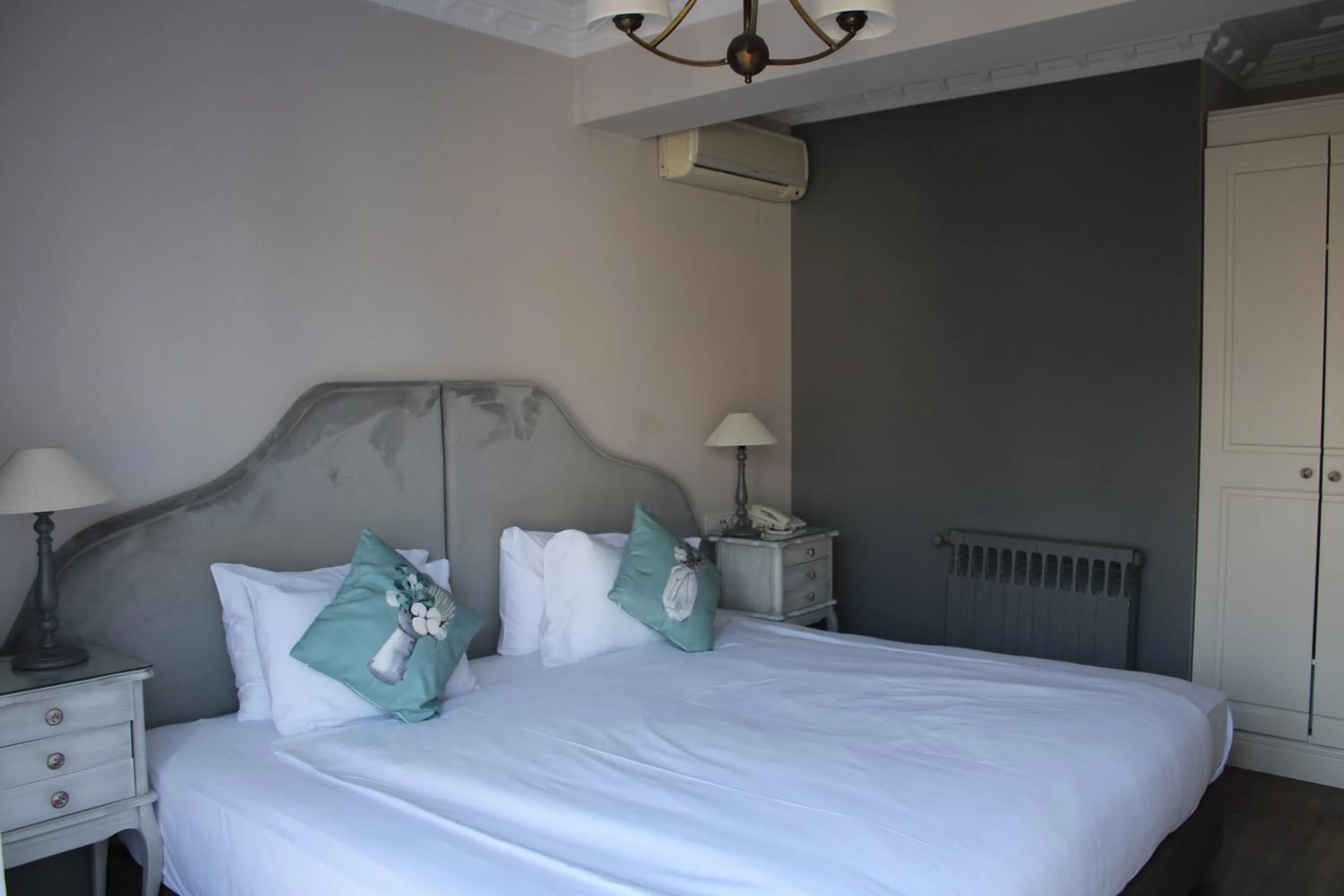 Bed in Villa Blanche Hotel SPA & Garden Pool