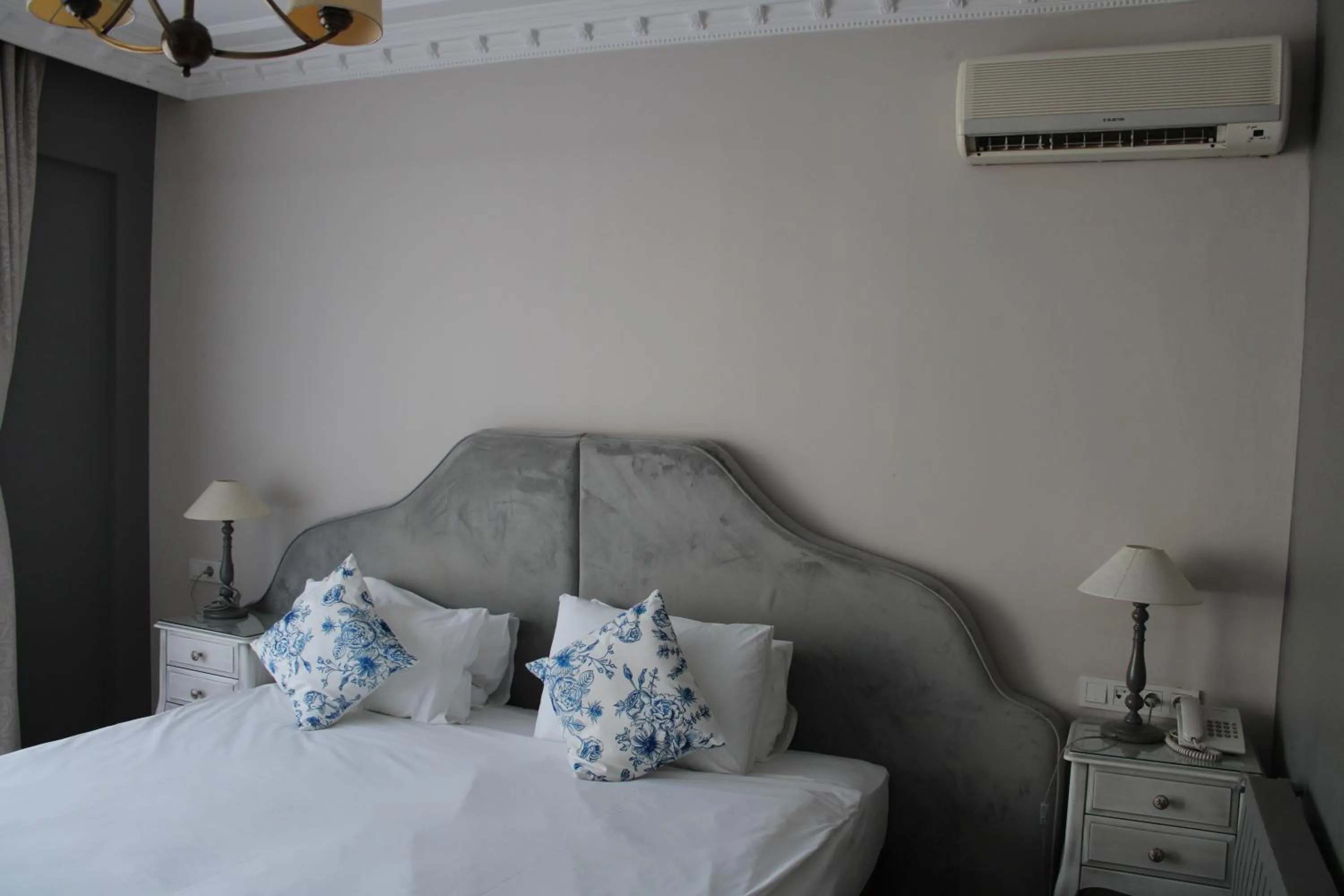 Bed in Villa Blanche Hotel SPA & Garden Pool