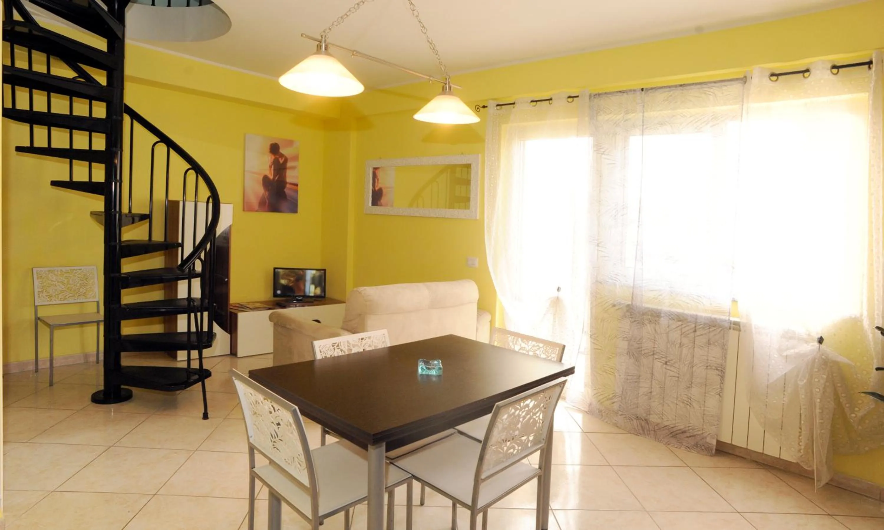 Dining area in Casa Vacanza la Rondine