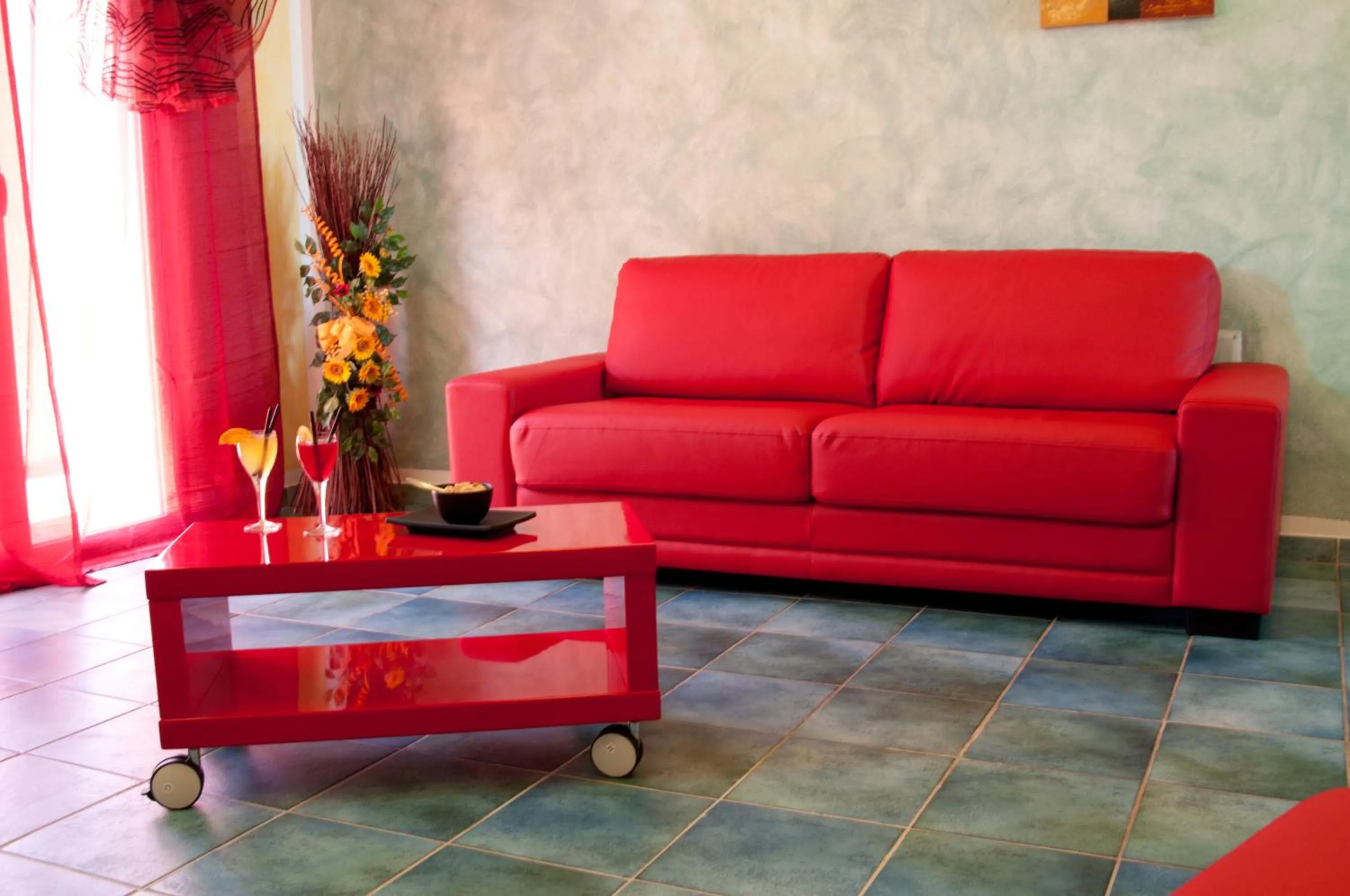 Communal lounge/ TV room in Abbaidda Hotel