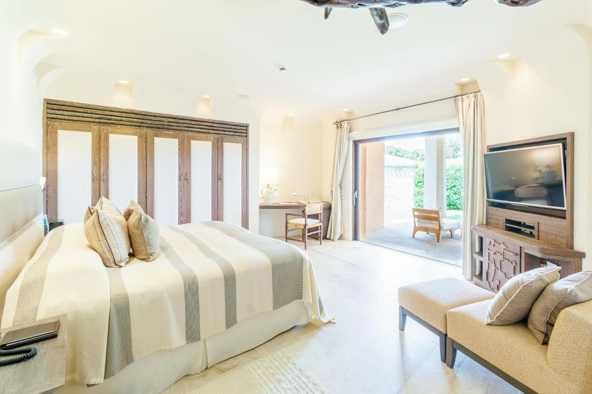 Photo of the whole room, Bed in Hotel Pitrizza, Costa Smeralda