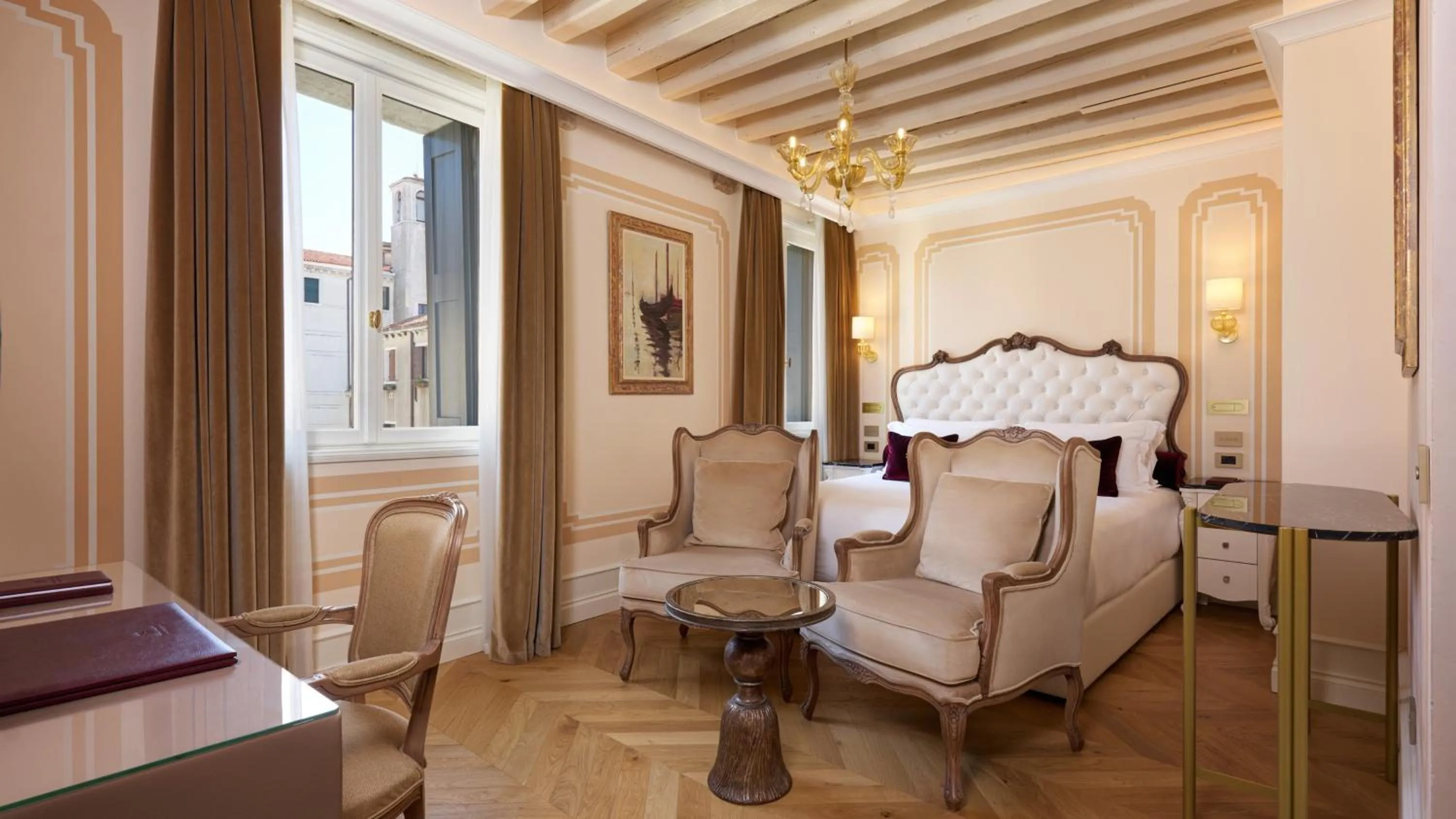 Photo of the whole room in Hotel Palazzo Giovanelli e Gran Canal
