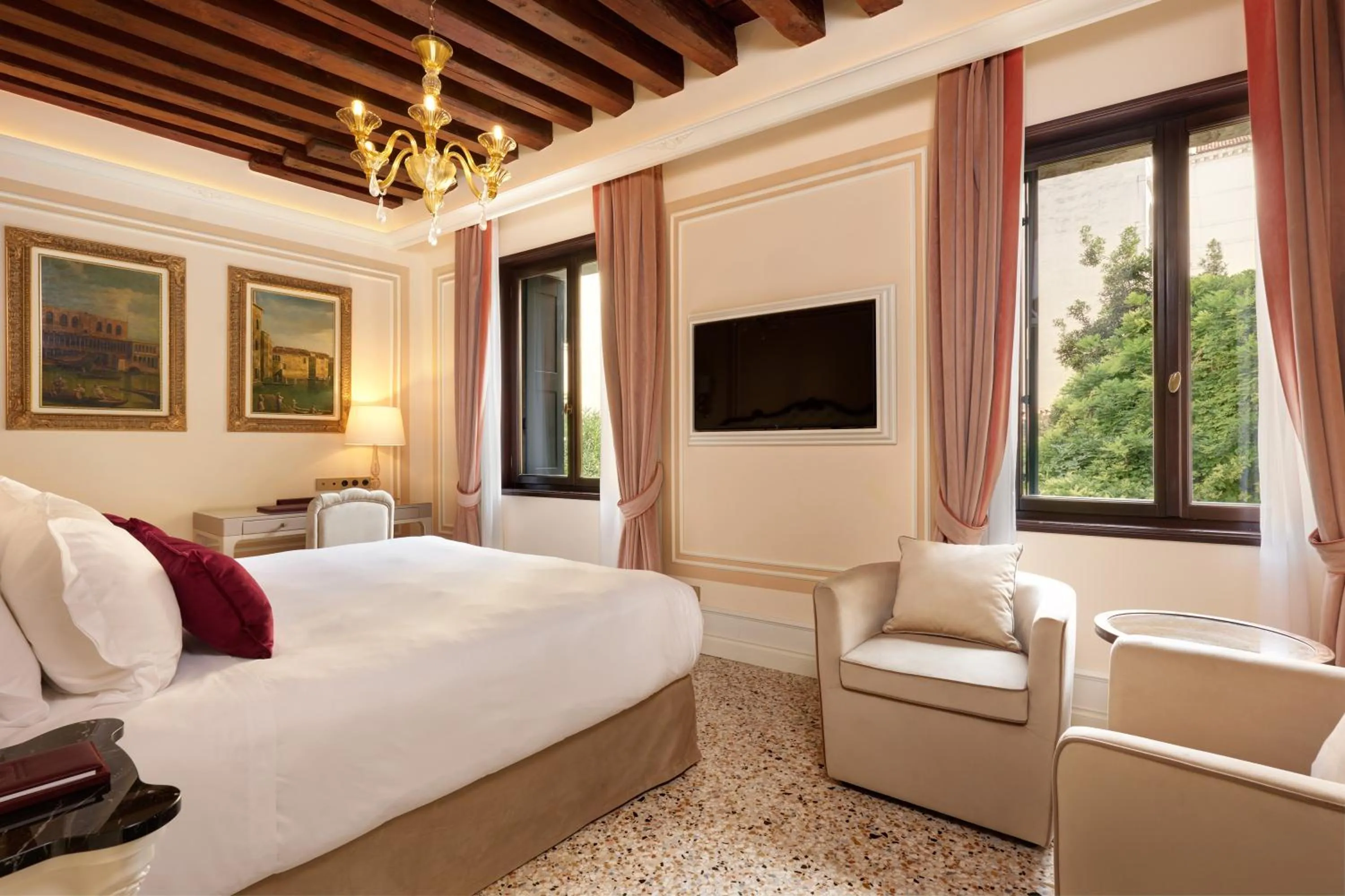 Photo of the whole room, Bed in Hotel Palazzo Giovanelli e Gran Canal